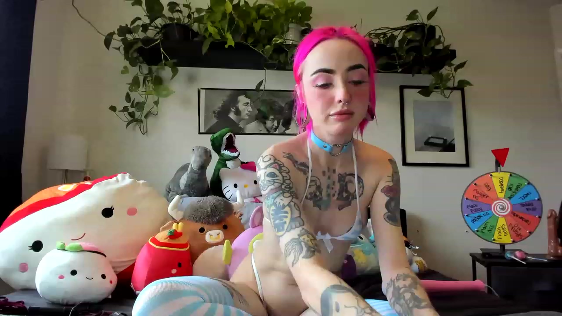 Gallery image thumbnail from LucyLovesick's myfreecams stream on, 04/03/2023, 21:28 image 16 of 20