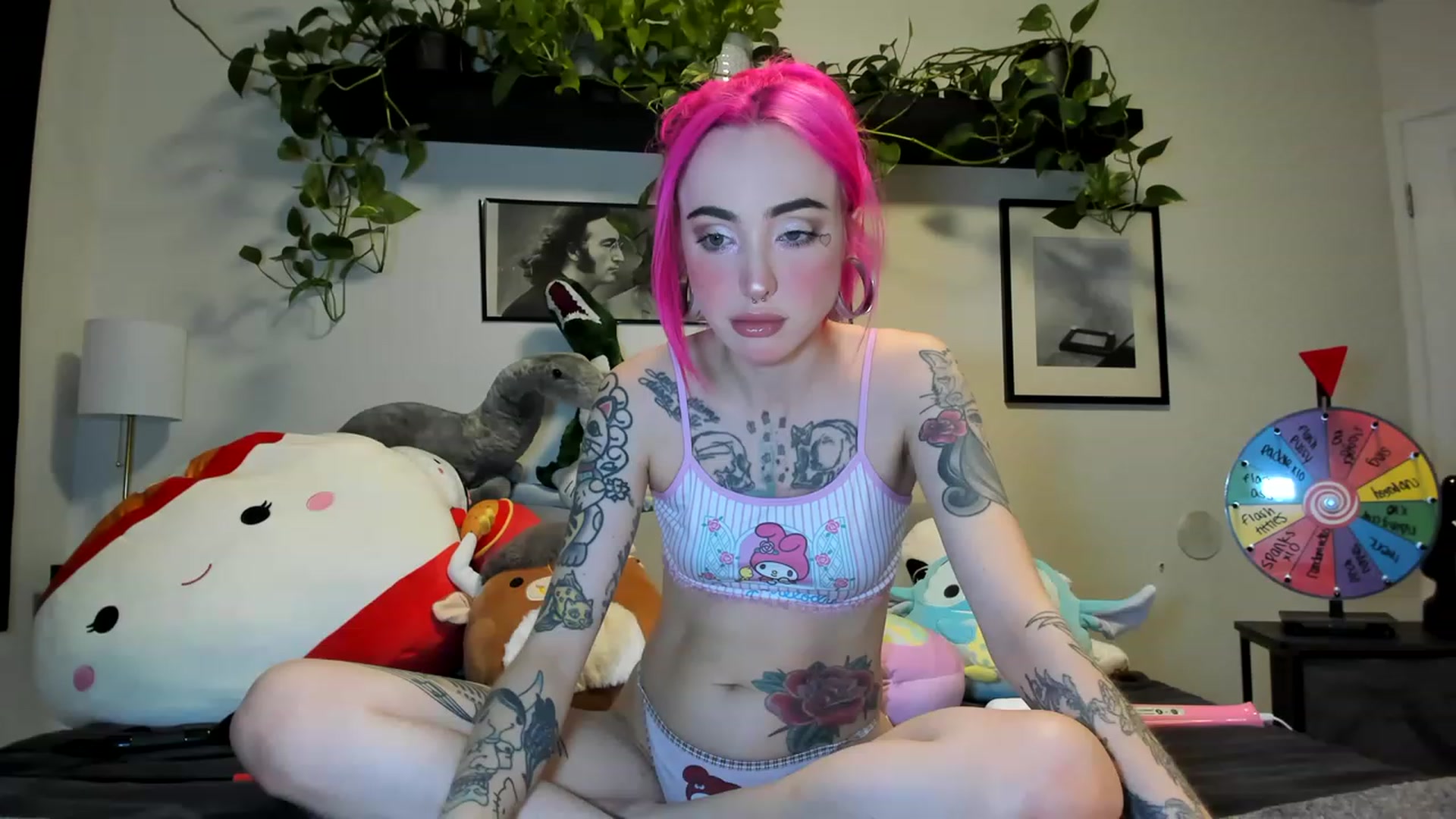 Gallery image thumbnail from LucyLovesick's myfreecams stream on, 04/05/2023, 03:19 image 8 of 20