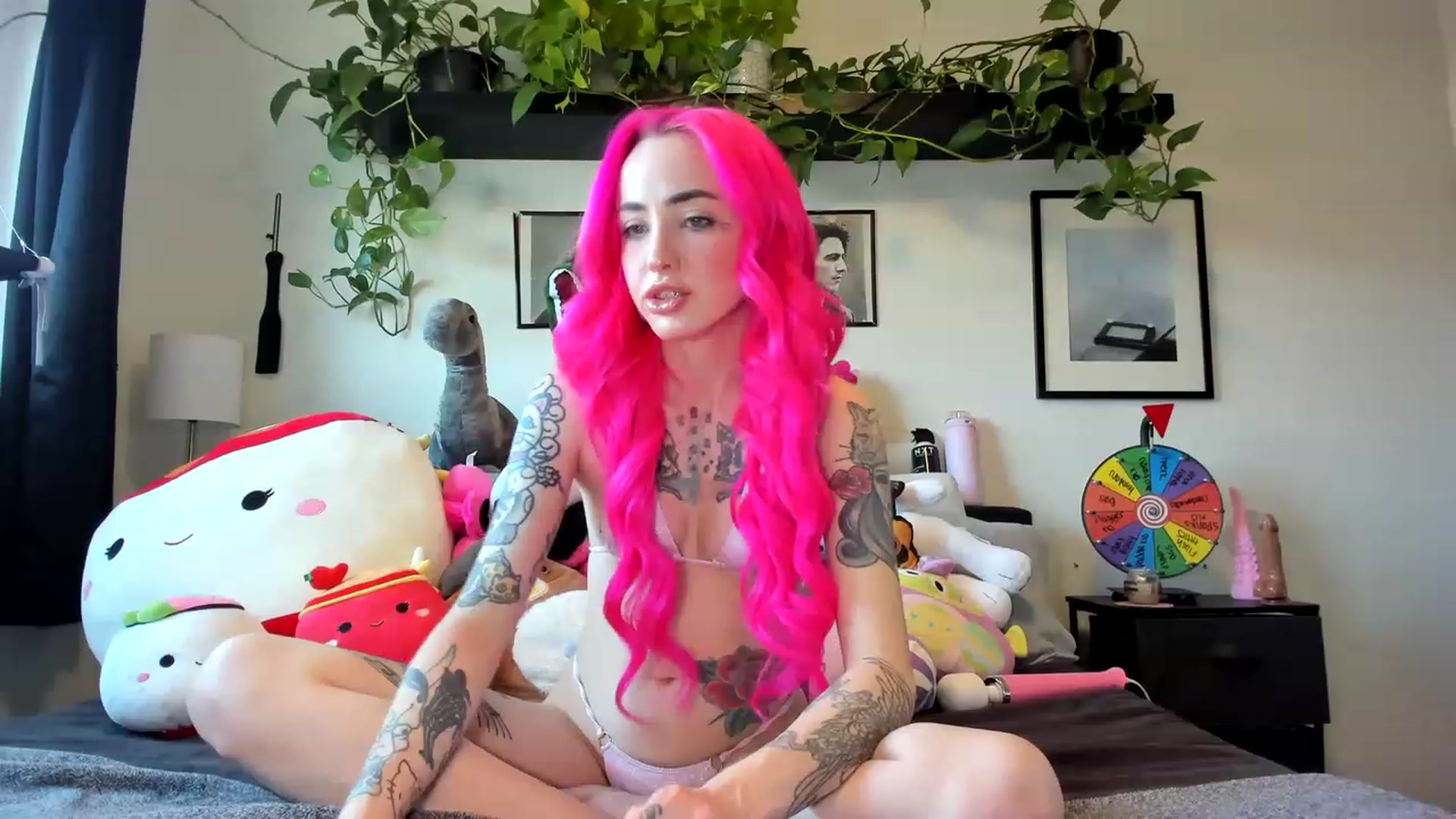 Gallery image thumbnail from LucyLovesick's myfreecams stream on, 04/18/2023, 24:12 image 9 of 20