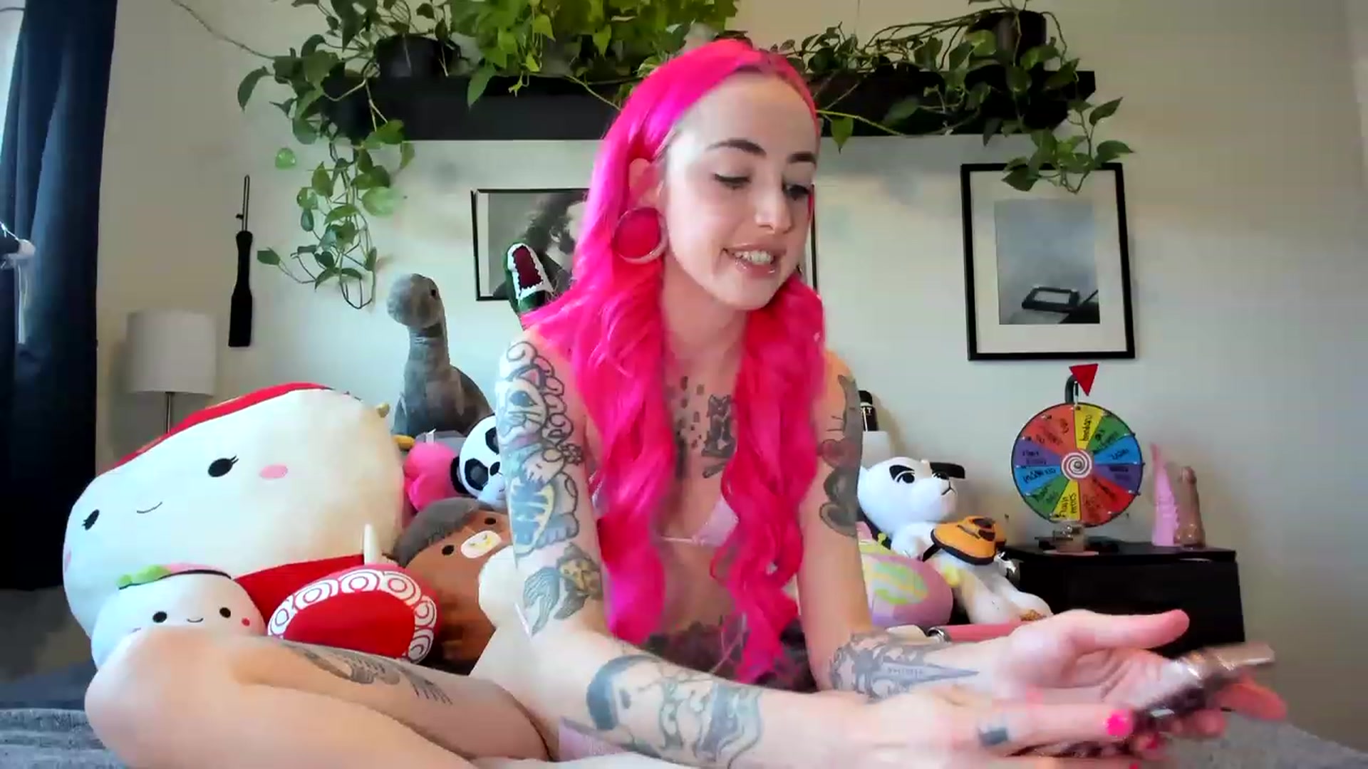 Gallery image thumbnail from LucyLovesick's myfreecams stream on, 04/18/2023, 24:12 image 19 of 20