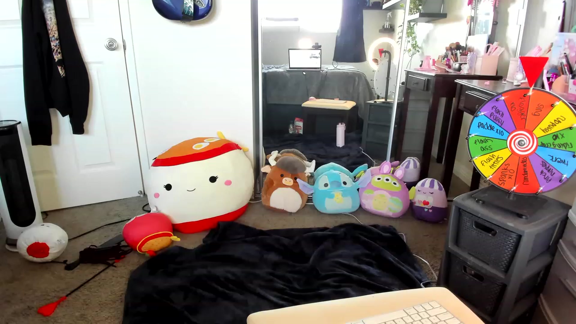Gallery image thumbnail from LucyLovesick's myfreecams stream on, 04/19/2023, 24:03 image 12 of 20