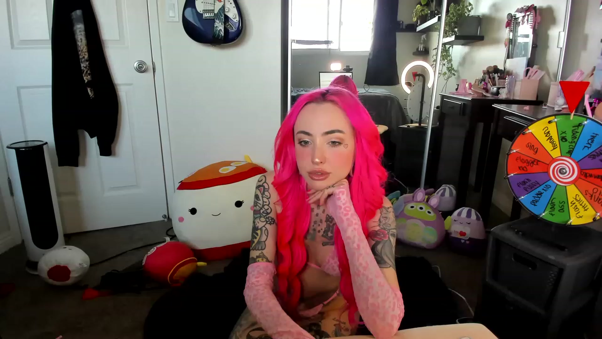 Gallery image thumbnail from LucyLovesick's myfreecams stream on, 04/19/2023, 24:03 image 19 of 20