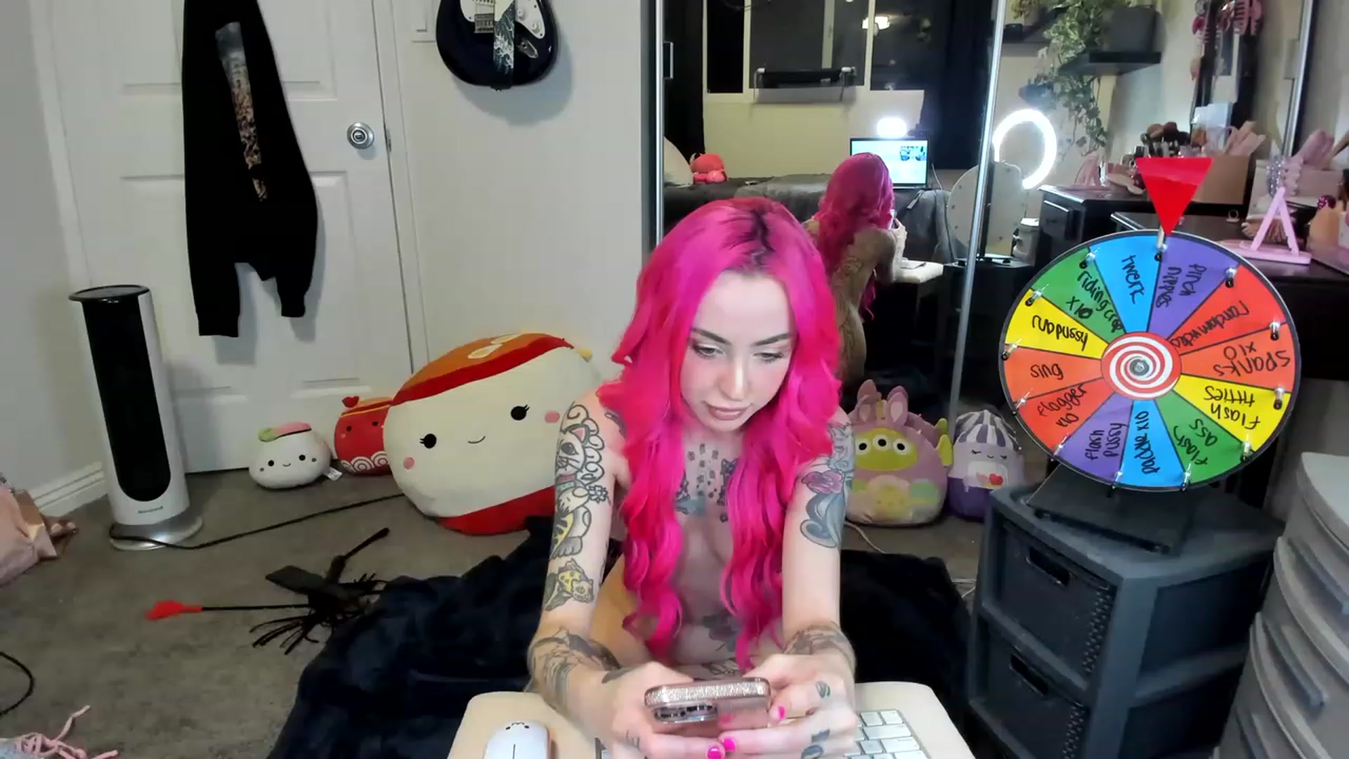 Gallery image thumbnail from LucyLovesick's myfreecams stream on, 04/19/2023, 03:36 image 15 of 20