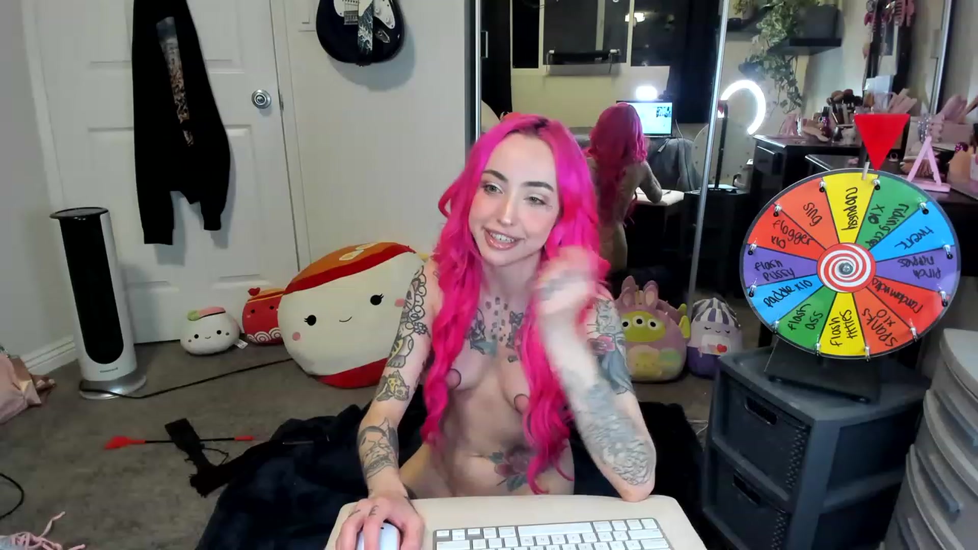 Gallery image thumbnail from LucyLovesick's myfreecams stream on, 04/19/2023, 03:36 image 17 of 20