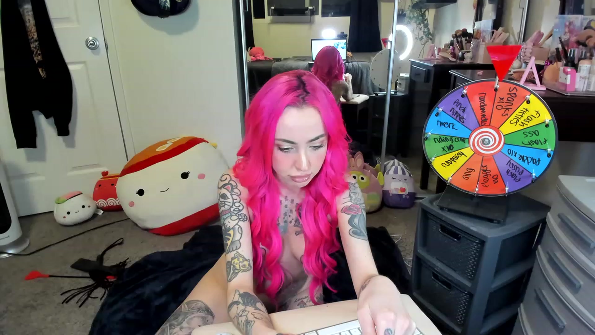 Gallery image thumbnail from LucyLovesick's myfreecams stream on, 04/19/2023, 03:36 image 10 of 20
