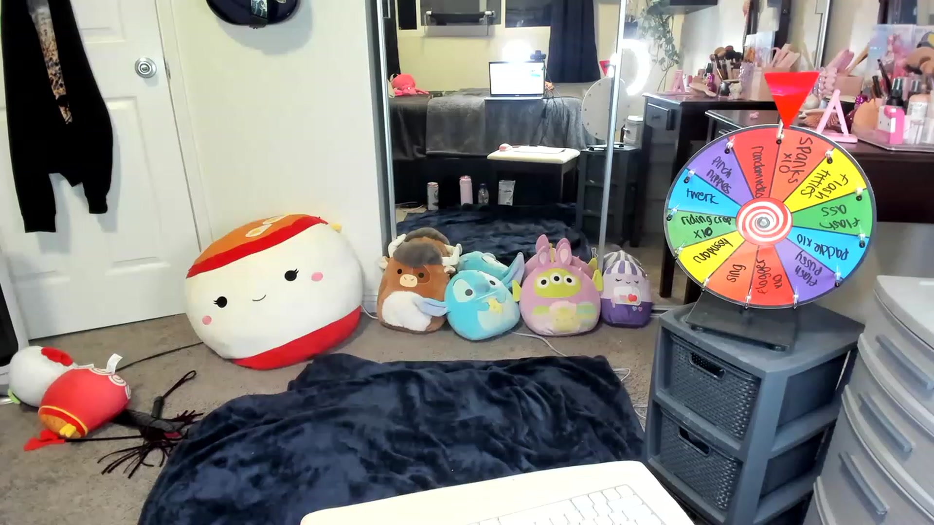 Gallery image thumbnail from LucyLovesick's myfreecams stream on, 04/19/2023, 03:36 image 11 of 20