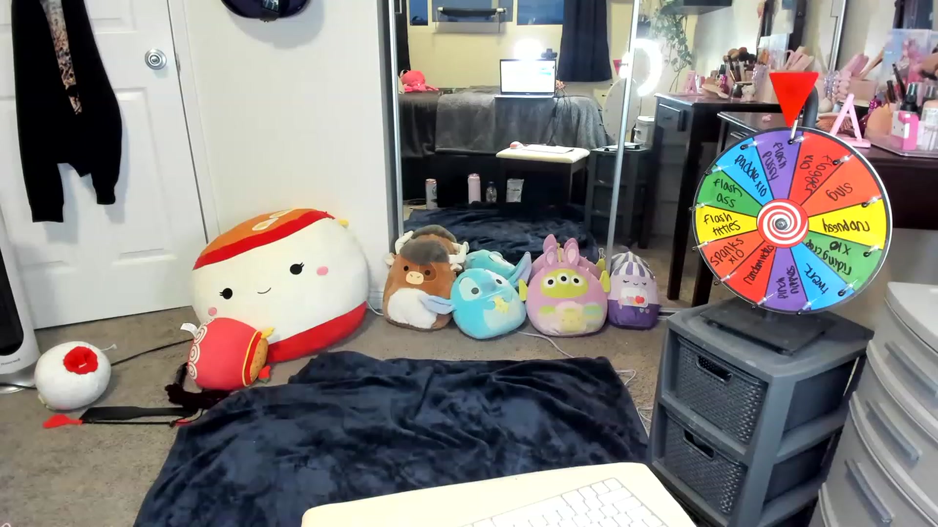Gallery image thumbnail from LucyLovesick's myfreecams stream on, 04/19/2023, 03:36 image 5 of 20