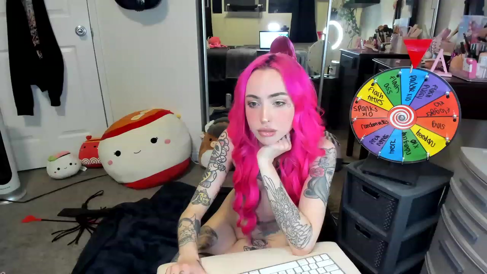 Gallery image thumbnail from LucyLovesick's myfreecams stream on, 04/19/2023, 03:36 image 8 of 20