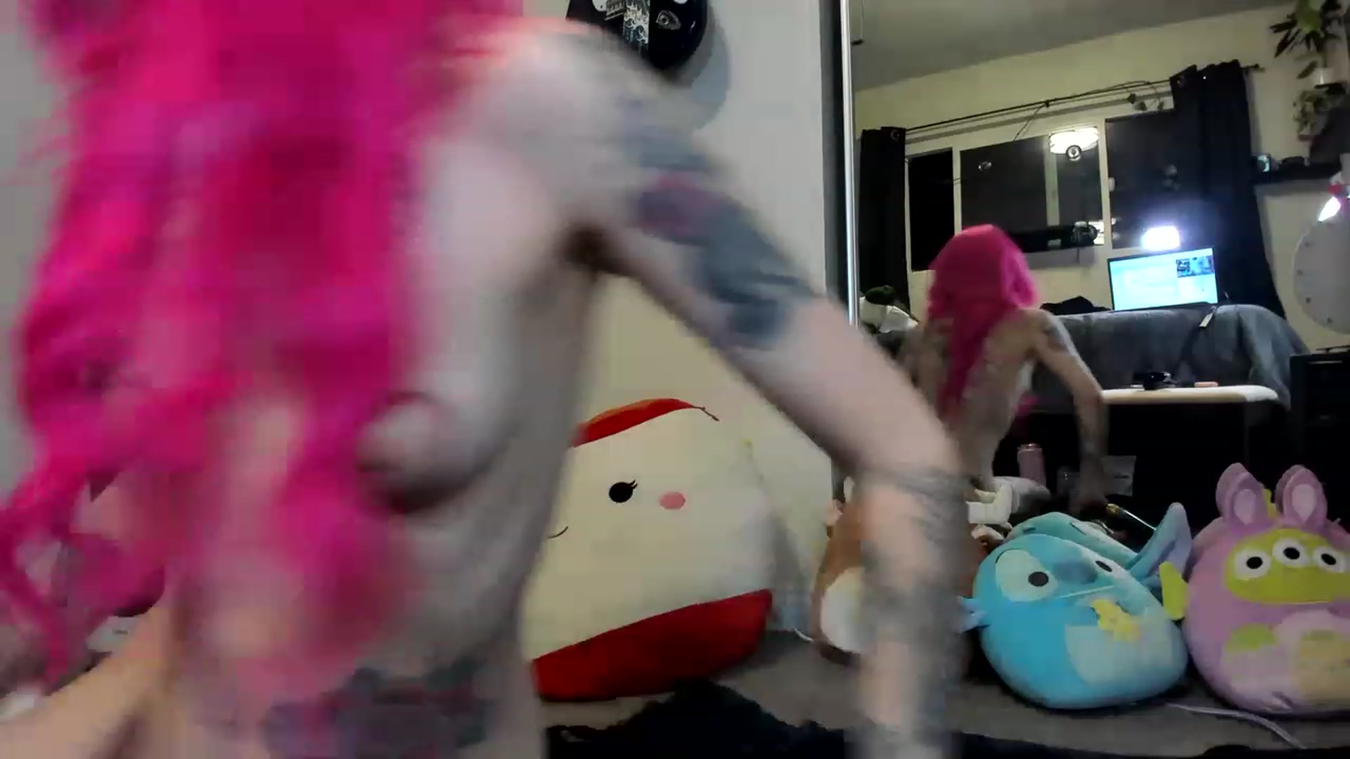 Gallery image thumbnail from LucyLovesick's myfreecams stream on, 04/19/2023, 03:36 image 19 of 20