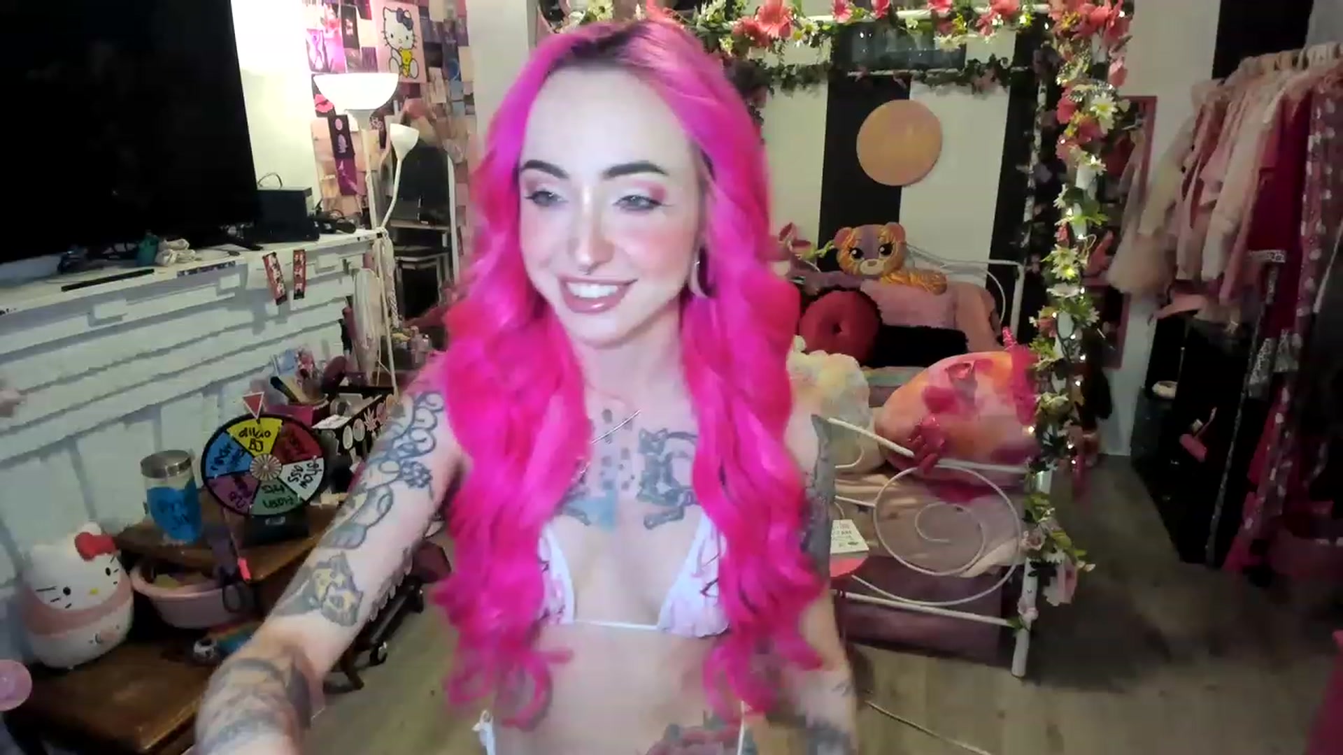 Gallery image thumbnail from LucyLovesick's myfreecams stream on, 05/07/2023, 24:02 image 9 of 20