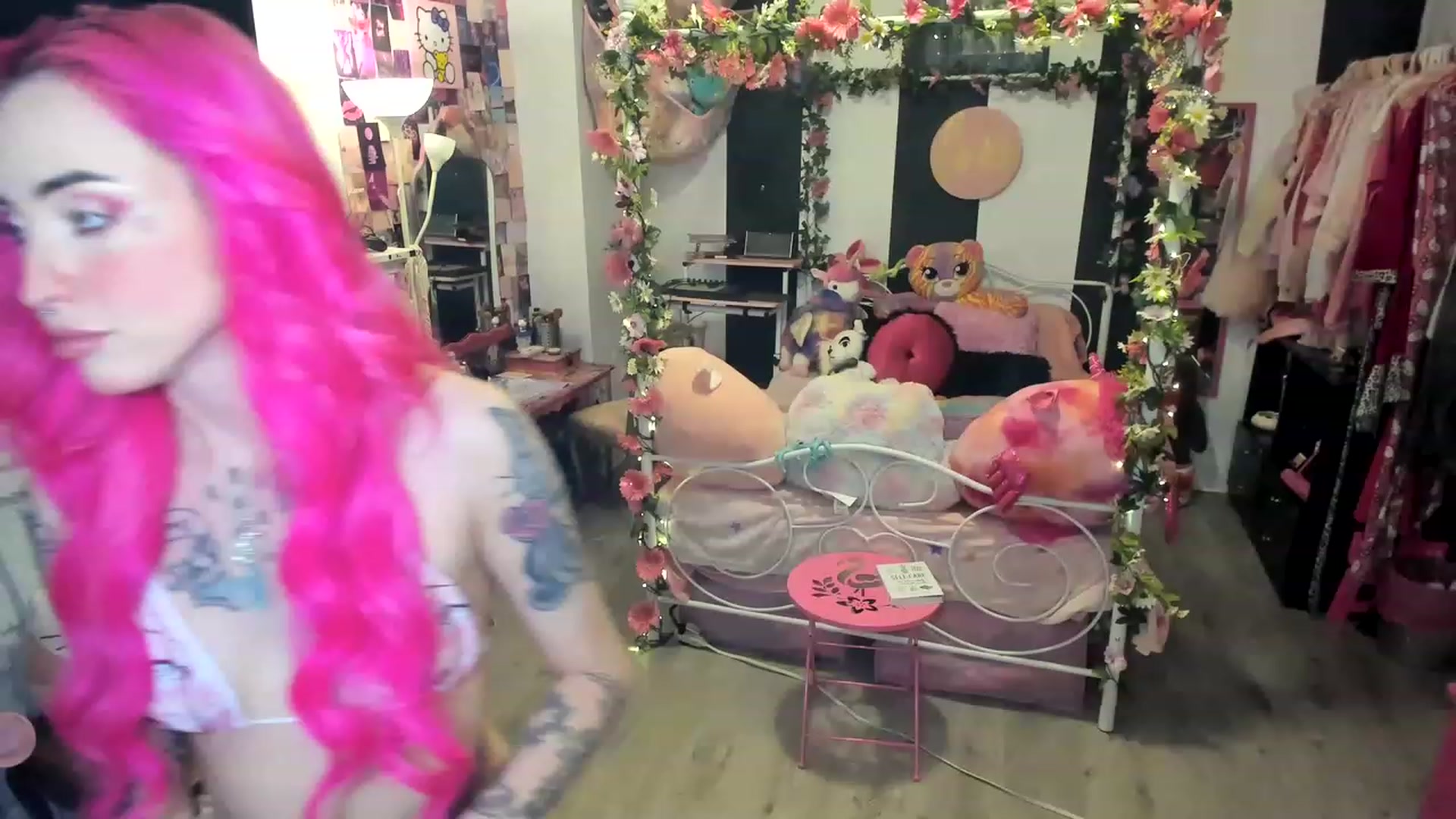 Gallery image thumbnail from LucyLovesick's myfreecams stream on, 05/07/2023, 24:02 image 16 of 20