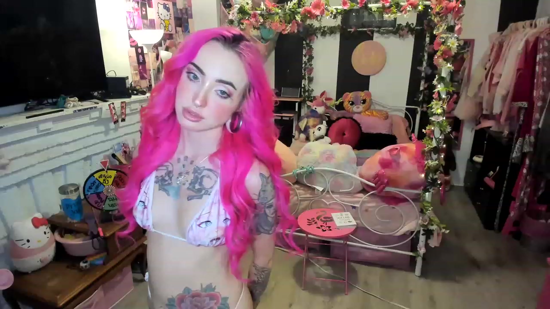 Gallery image thumbnail from LucyLovesick's myfreecams stream on, 05/07/2023, 24:02 image 17 of 20