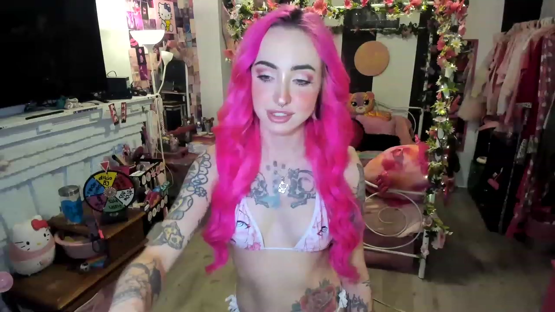 Gallery image thumbnail from LucyLovesick's myfreecams stream on, 05/07/2023, 24:02 image 20 of 20
