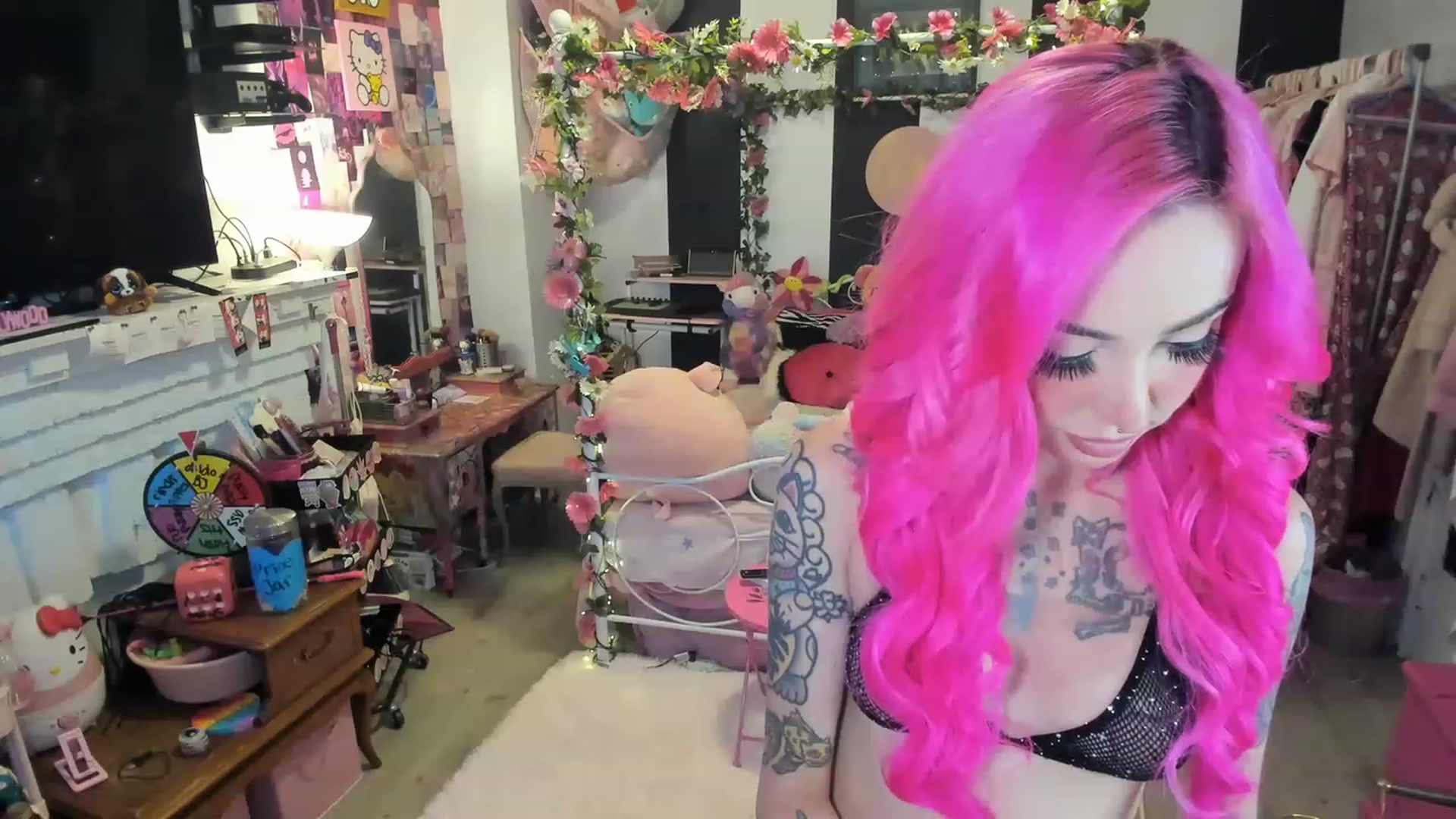 Gallery image thumbnail from LucyLovesick's myfreecams stream on, 05/16/2023, 23:33 image 4 of 20