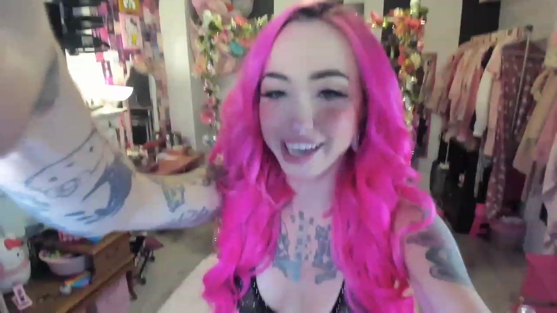 Gallery image thumbnail from LucyLovesick's myfreecams stream on, 05/16/2023, 23:33 image 13 of 20