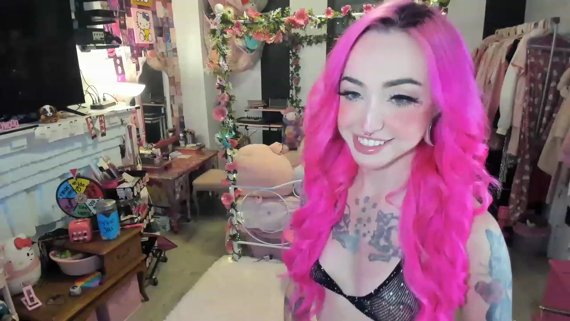 Gallery image thumbnail from LucyLovesick's myfreecams stream on, 05/16/2023, 23:33 image 3 of 20