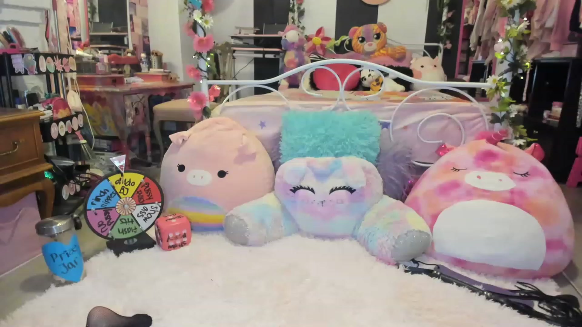 Gallery image thumbnail from LucyLovesick's myfreecams stream on, 05/17/2023, 01:36 image 12 of 20