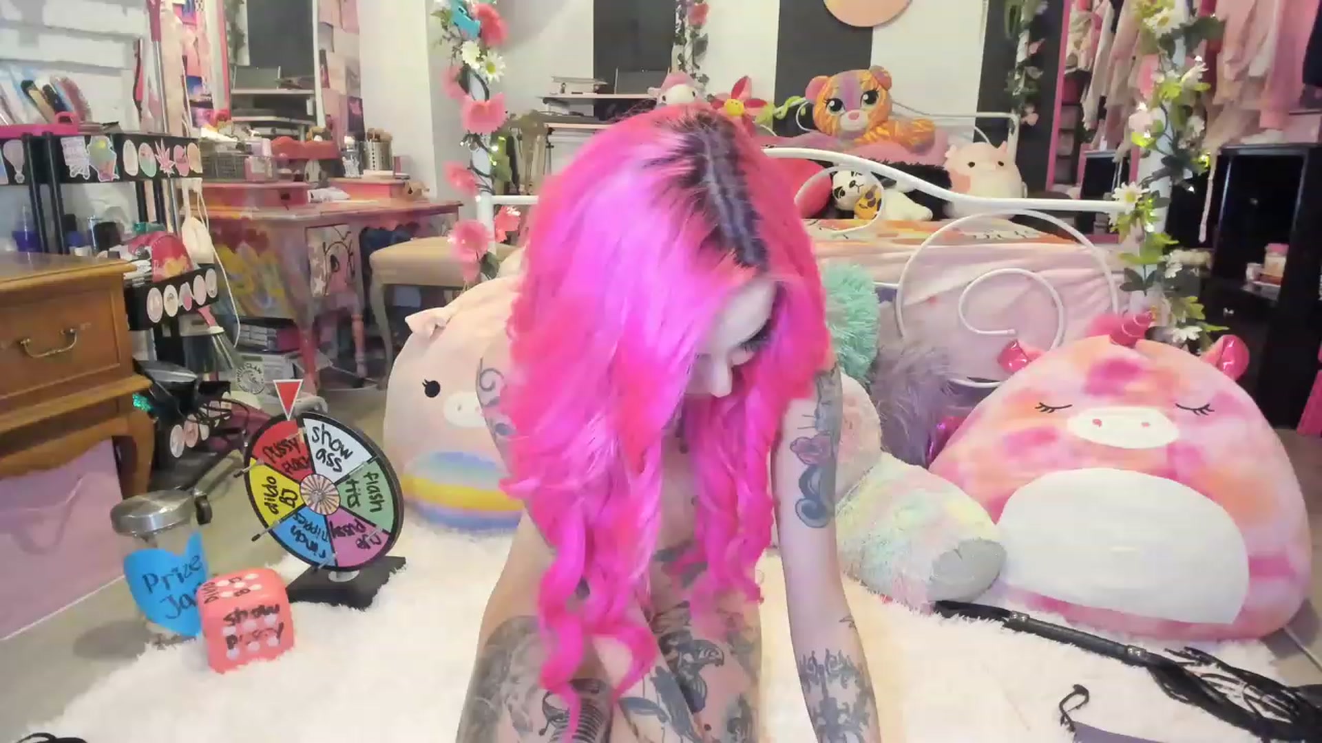 Gallery image thumbnail from LucyLovesick's myfreecams stream on, 05/17/2023, 02:20 image 18 of 20