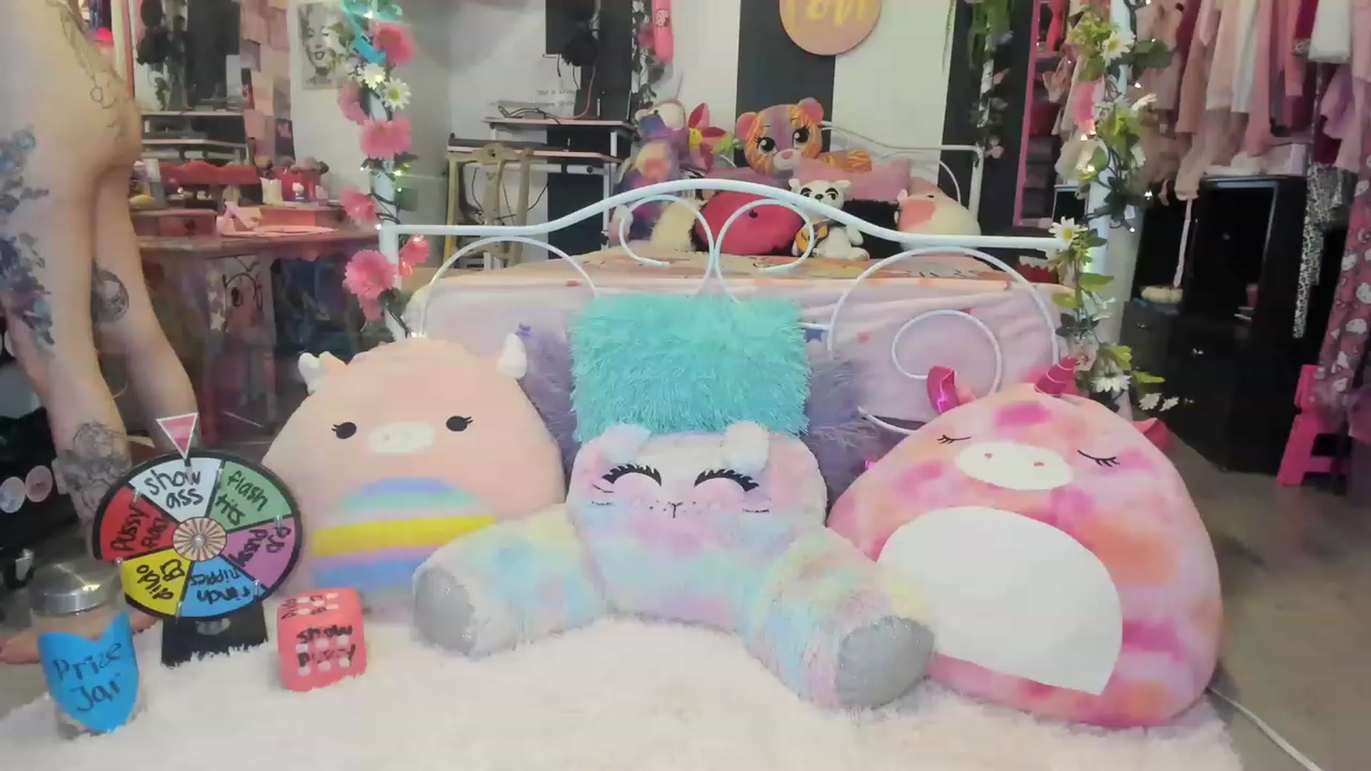 Gallery image thumbnail from LucyLovesick's myfreecams stream on, 05/20/2023, 18:45 image 6 of 20