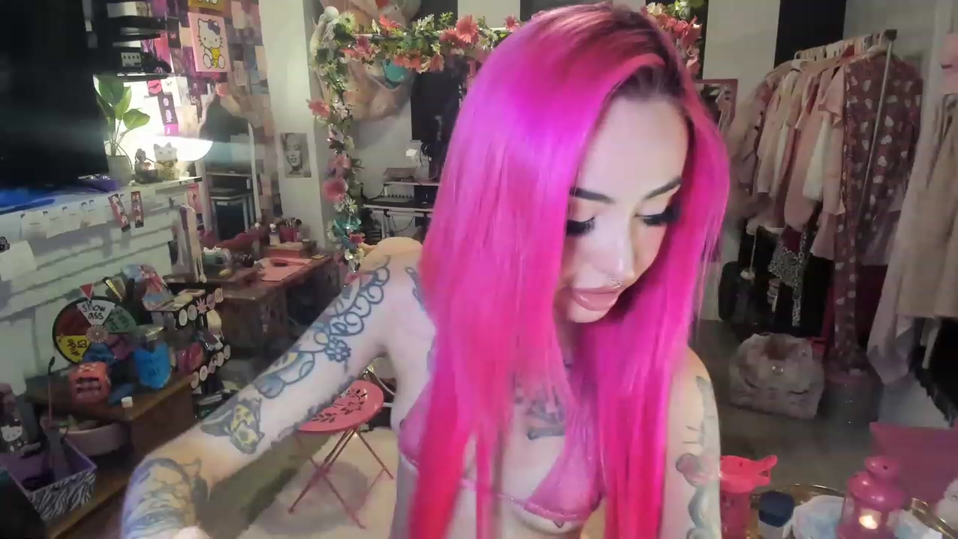 Gallery image thumbnail from LucyLovesick's myfreecams stream on, 05/21/2023, 01:34 image 8 of 20