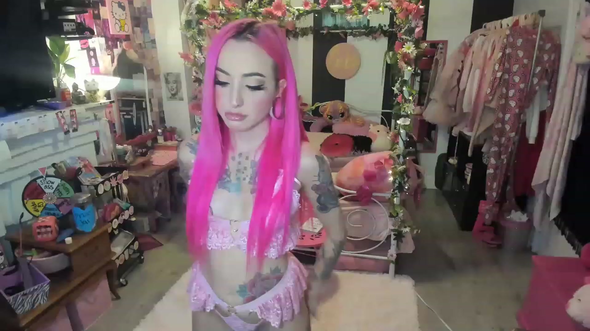 Gallery image thumbnail from LucyLovesick's myfreecams stream on, 05/21/2023, 19:36 image 2 of 20