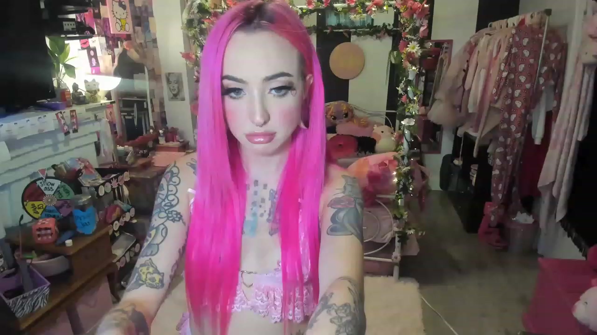 Gallery image thumbnail from LucyLovesick's myfreecams stream on, 05/21/2023, 19:36 image 3 of 20