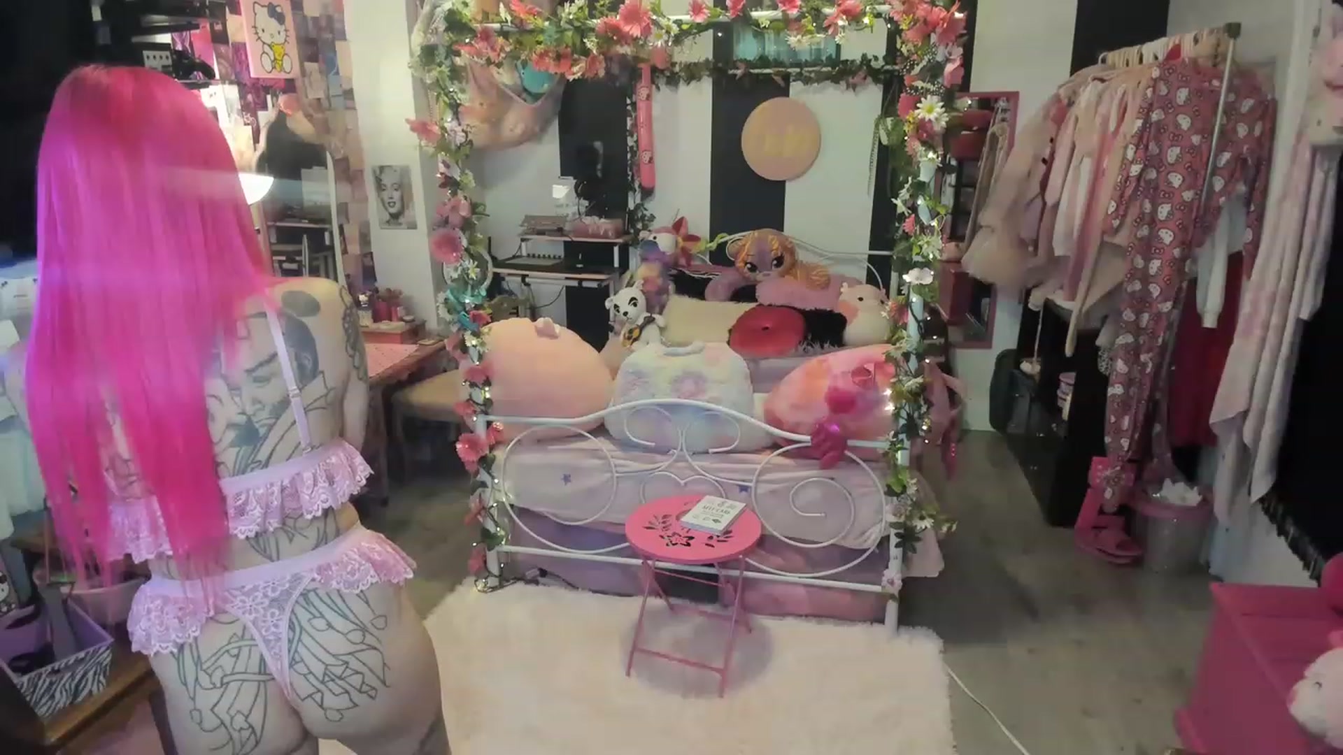 Gallery image thumbnail from LucyLovesick's myfreecams stream on, 05/21/2023, 19:36 image 4 of 20