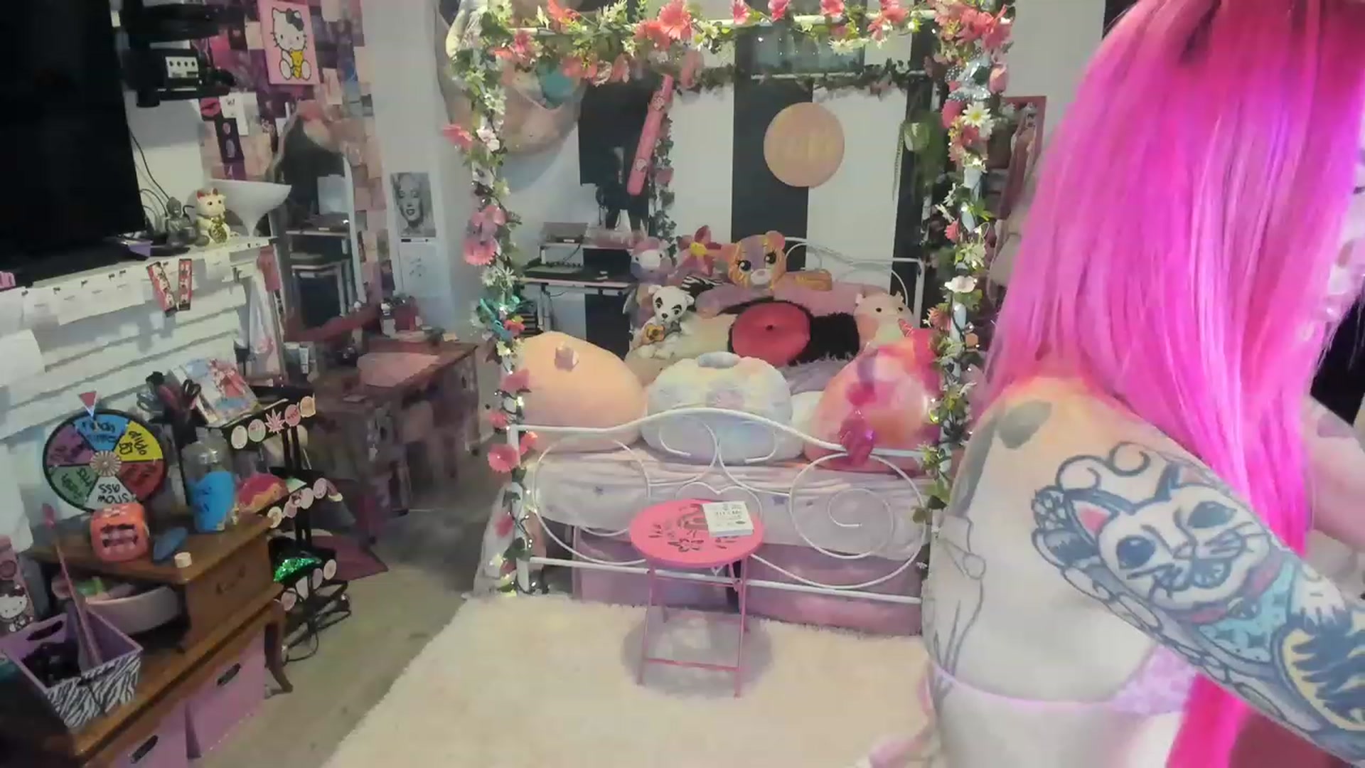 Gallery image thumbnail from LucyLovesick's myfreecams stream on, 05/26/2023, 22:24 image 18 of 20