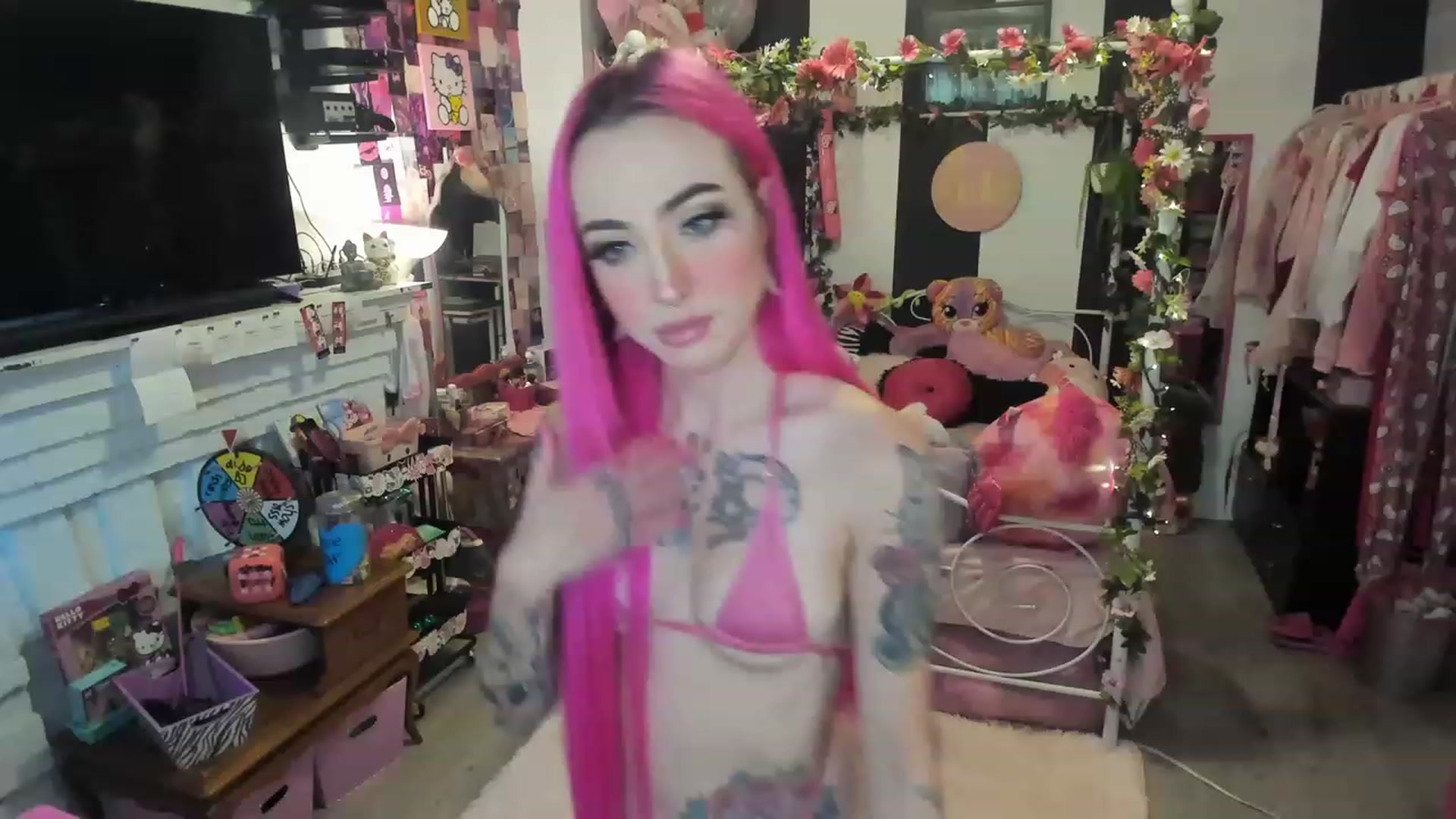 Gallery image thumbnail from LucyLovesick's myfreecams stream on, 05/30/2023, 20:23 image 5 of 20