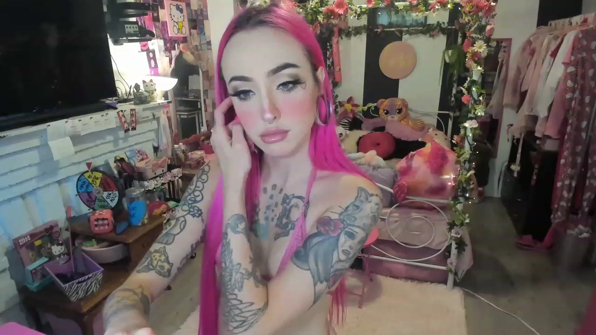 Gallery image thumbnail from LucyLovesick's myfreecams stream on, 05/30/2023, 20:23 image 19 of 20