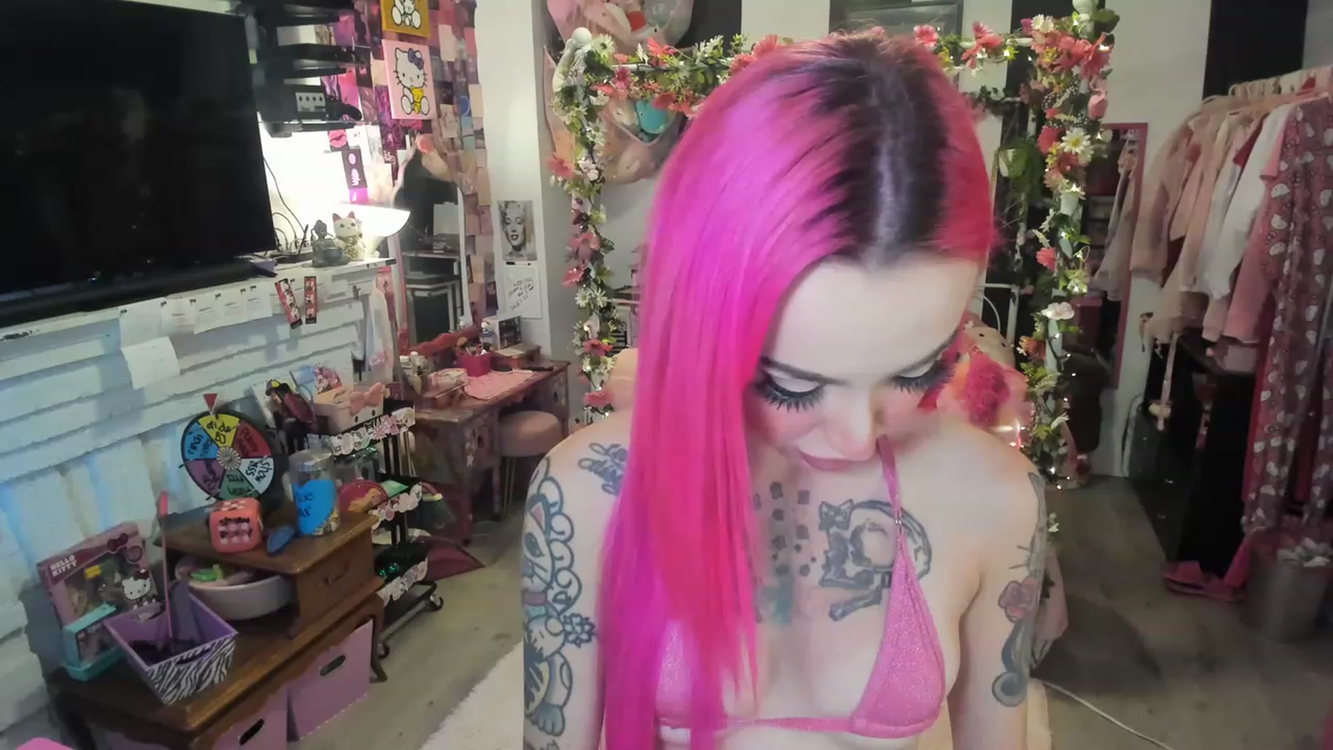 Gallery image thumbnail from LucyLovesick's myfreecams stream on, 05/30/2023, 20:23 image 4 of 20