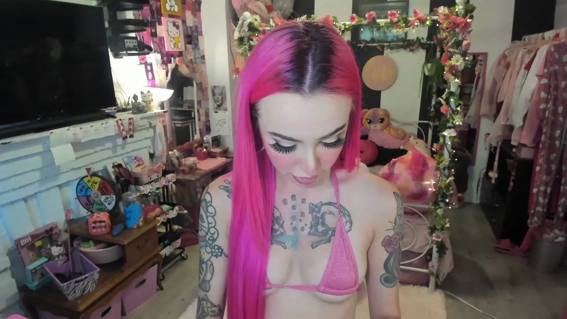 Gallery image thumbnail from LucyLovesick's myfreecams stream on, 05/30/2023, 20:23 image 9 of 20