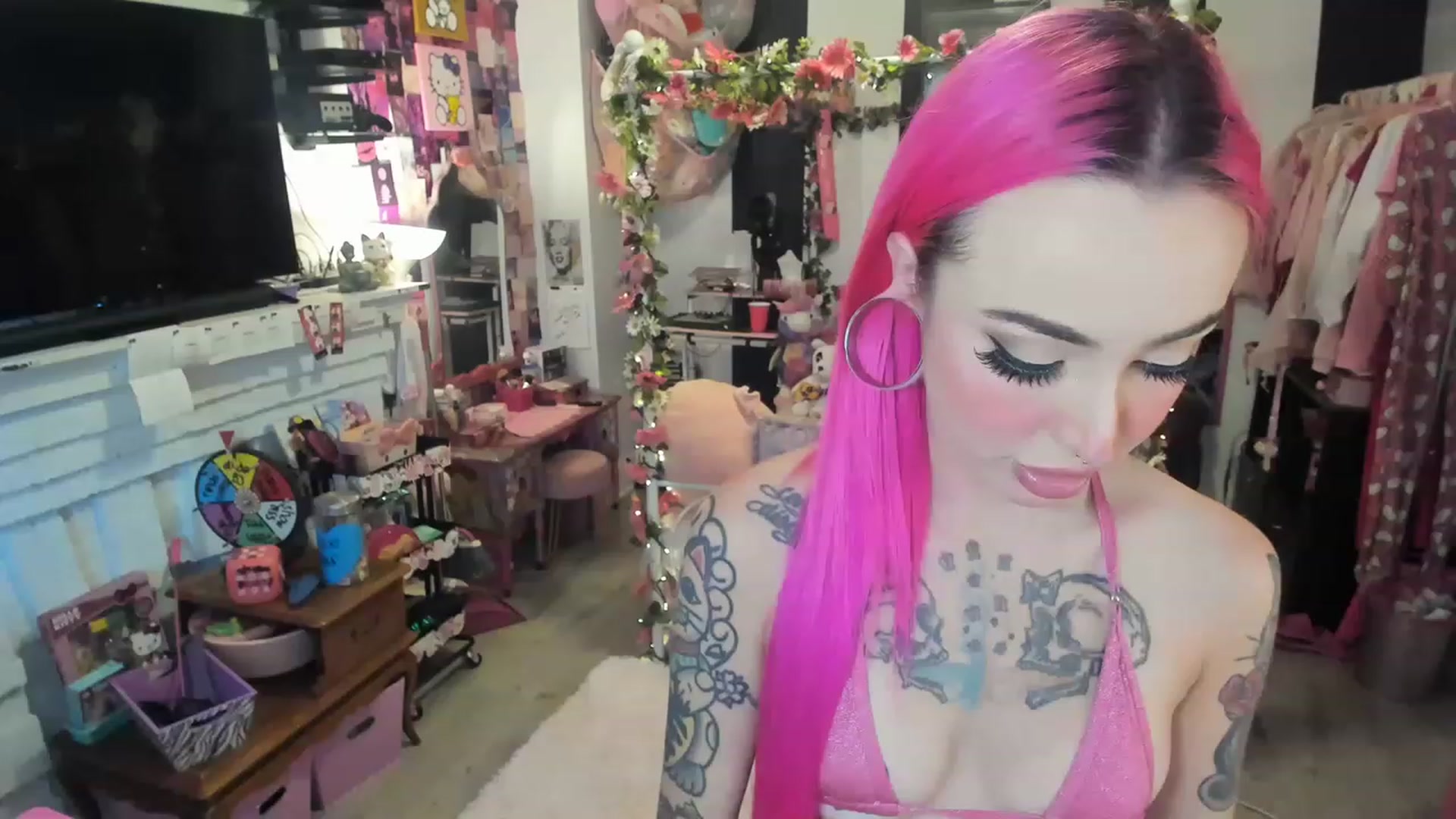 Gallery image thumbnail from LucyLovesick's myfreecams stream on, 05/30/2023, 20:23 image 10 of 20