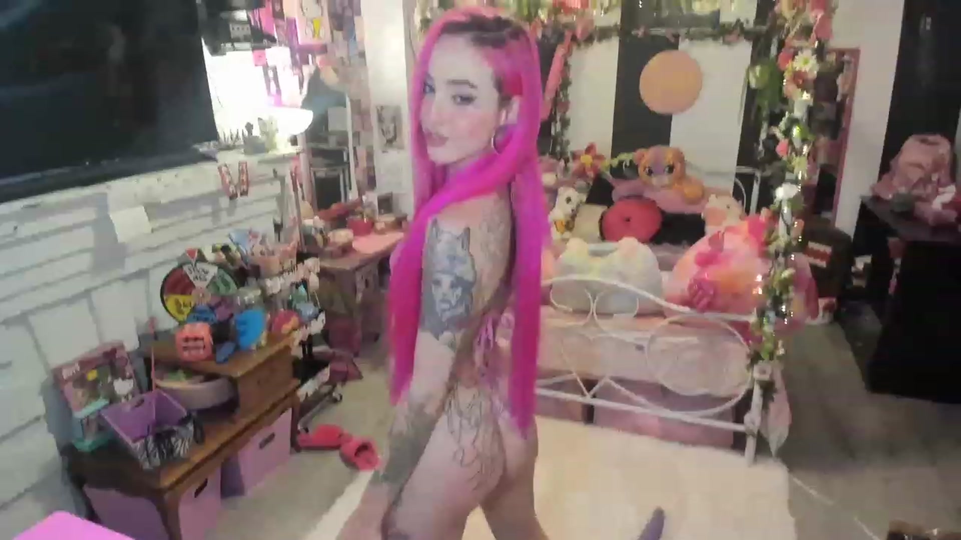 Gallery image thumbnail from LucyLovesick's myfreecams stream on, 06/01/2023, 01:44 image 18 of 20