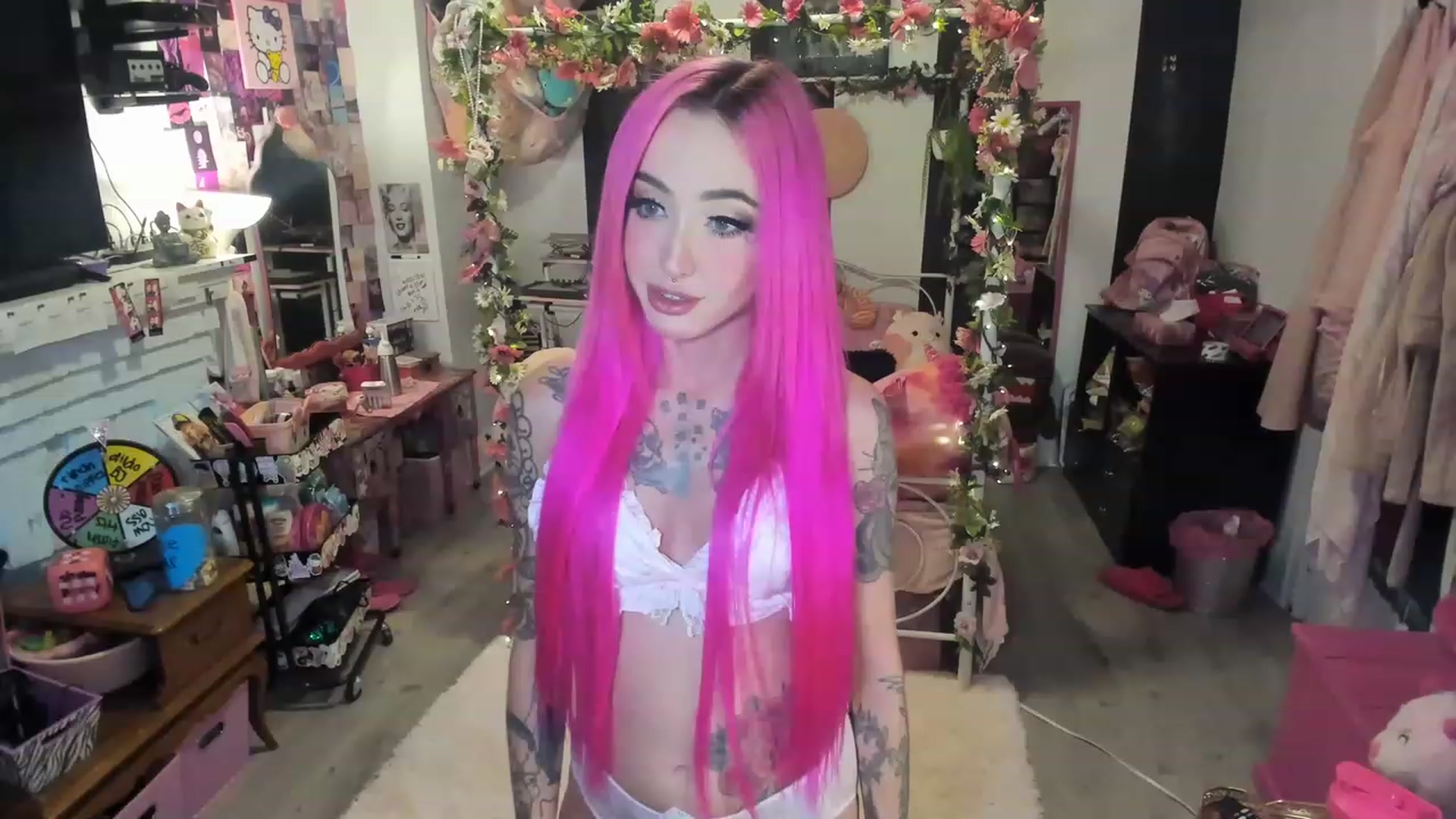 Gallery image thumbnail from LucyLovesick's myfreecams stream on, 06/02/2023, 24:13 image 1 of 20