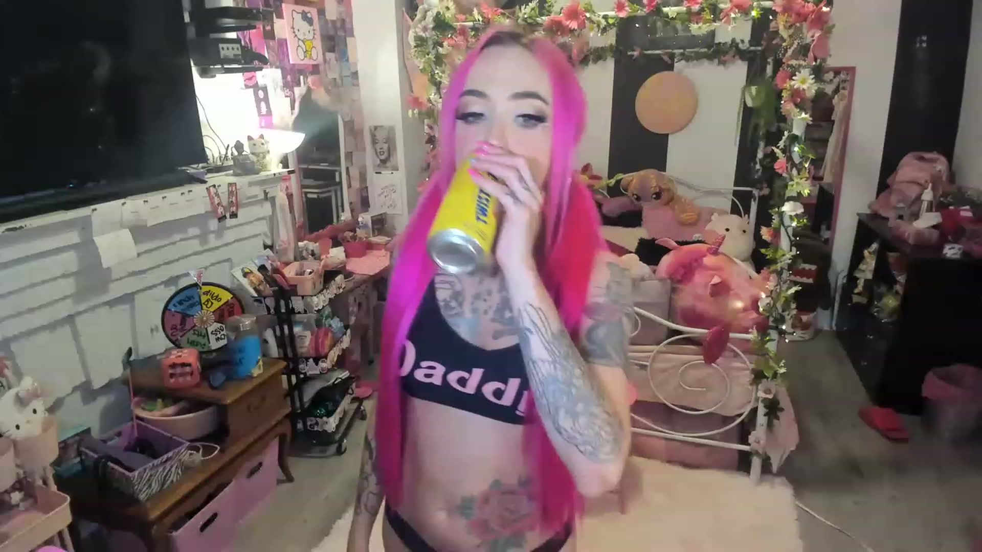 Gallery image thumbnail from LucyLovesick's myfreecams stream on, 06/02/2023, 03:46 image 19 of 20