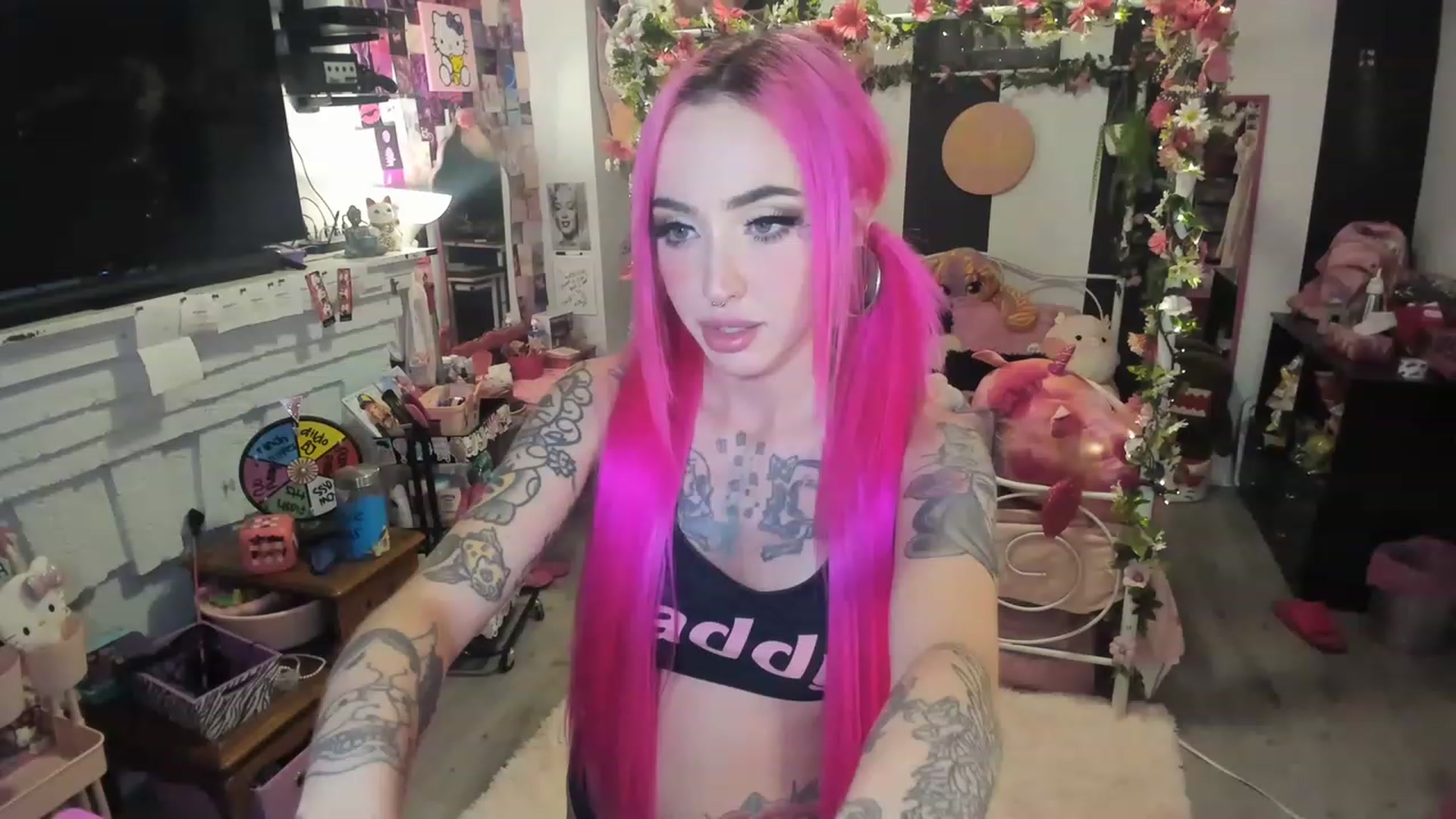 Gallery image thumbnail from LucyLovesick's myfreecams stream on, 06/02/2023, 03:46 image 1 of 20
