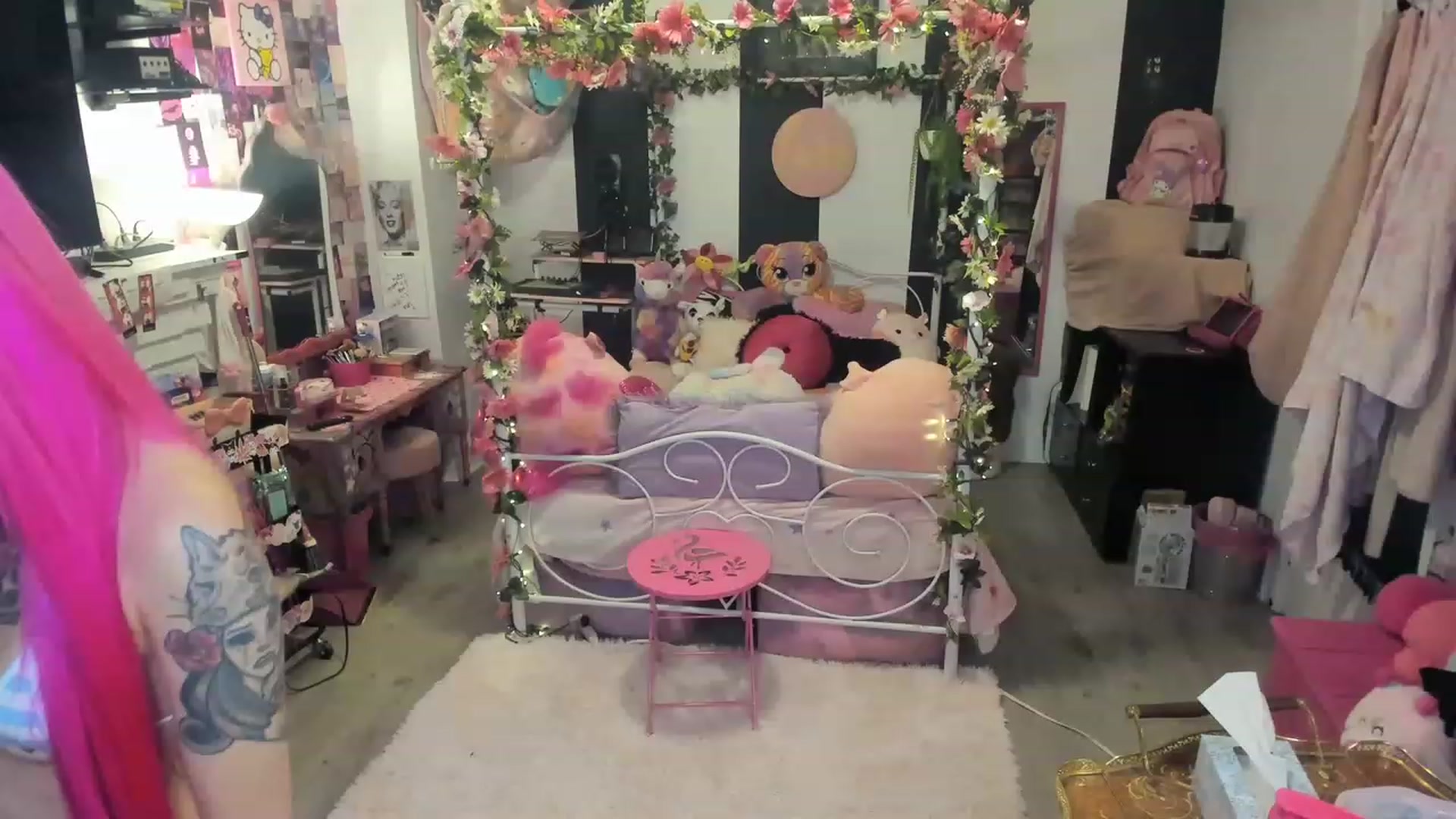 Gallery image thumbnail from LucyLovesick's myfreecams stream on, 06/06/2023, 01:07 image 20 of 20
