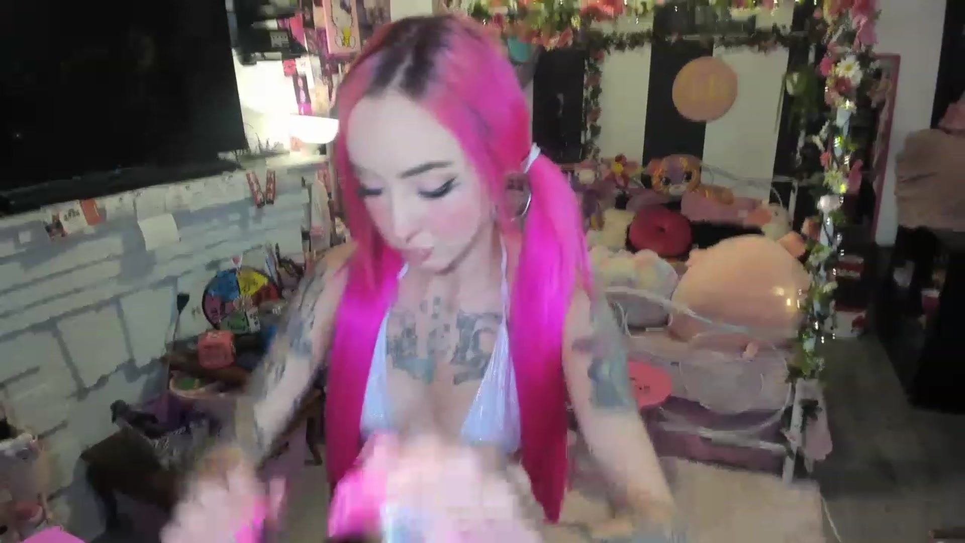 Gallery image thumbnail from LucyLovesick's myfreecams stream on, 06/08/2023, 01:44 image 4 of 20