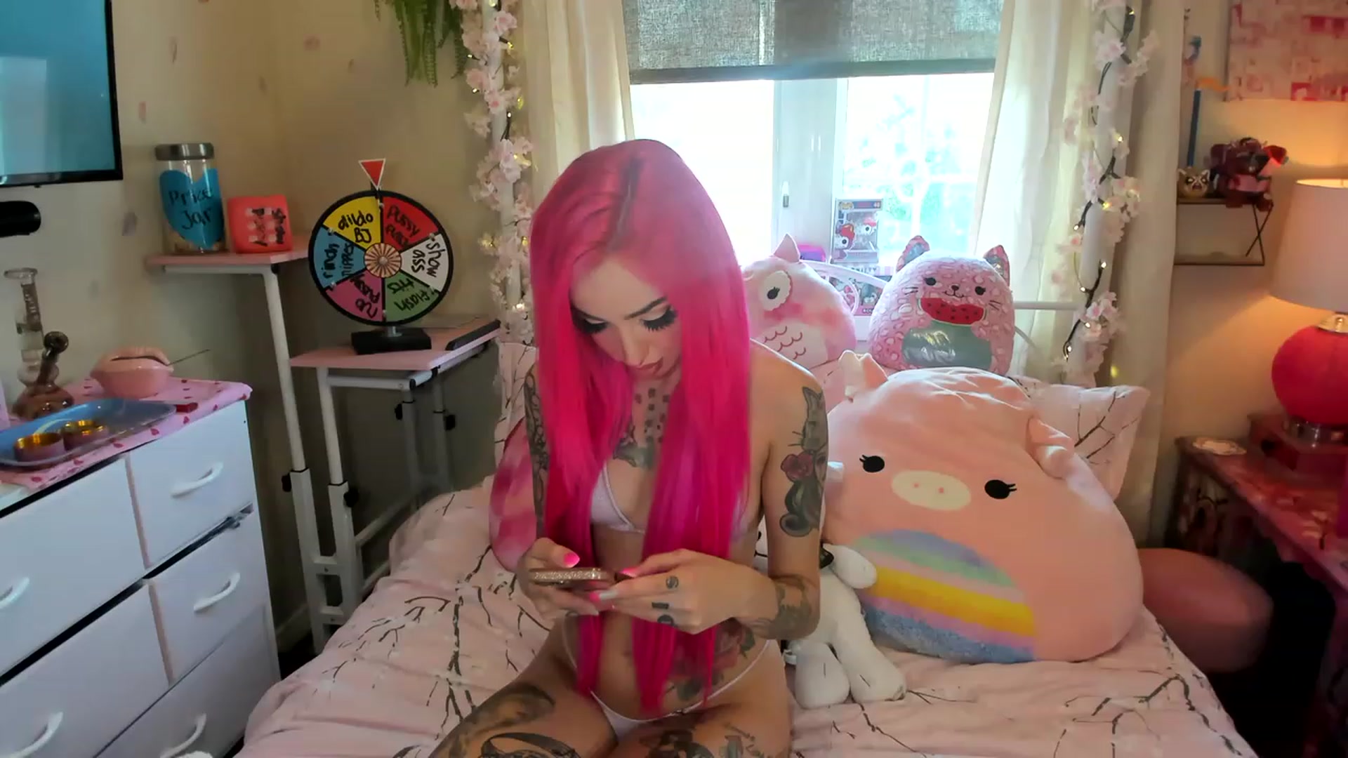 Gallery image thumbnail from LucyLovesick's myfreecams stream on, 06/20/2023, 21:44 image 4 of 20
