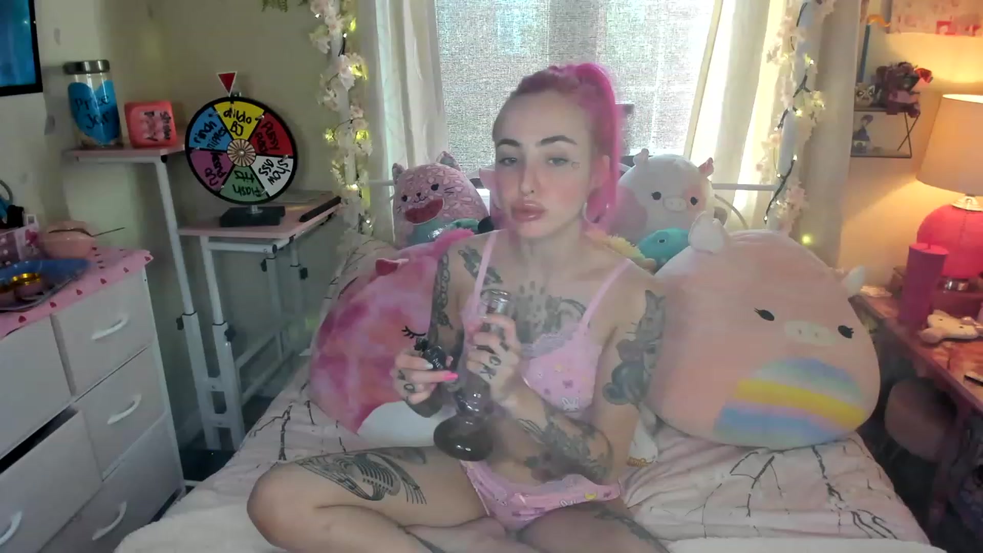 Gallery image thumbnail from LucyLovesick's myfreecams stream on, 06/21/2023, 22:29 image 1 of 20