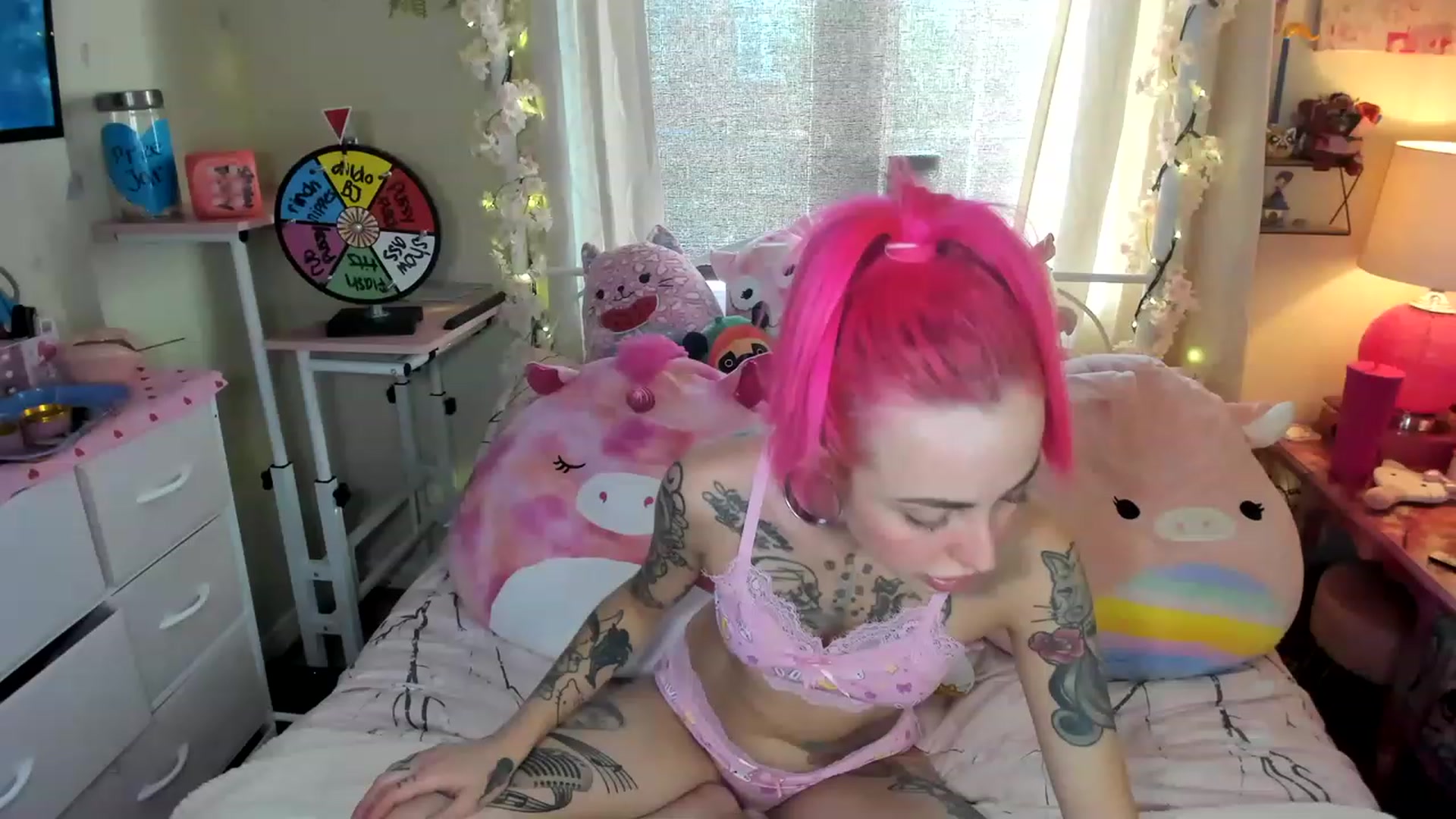 Gallery image thumbnail from LucyLovesick's myfreecams stream on, 06/21/2023, 22:29 image 5 of 20