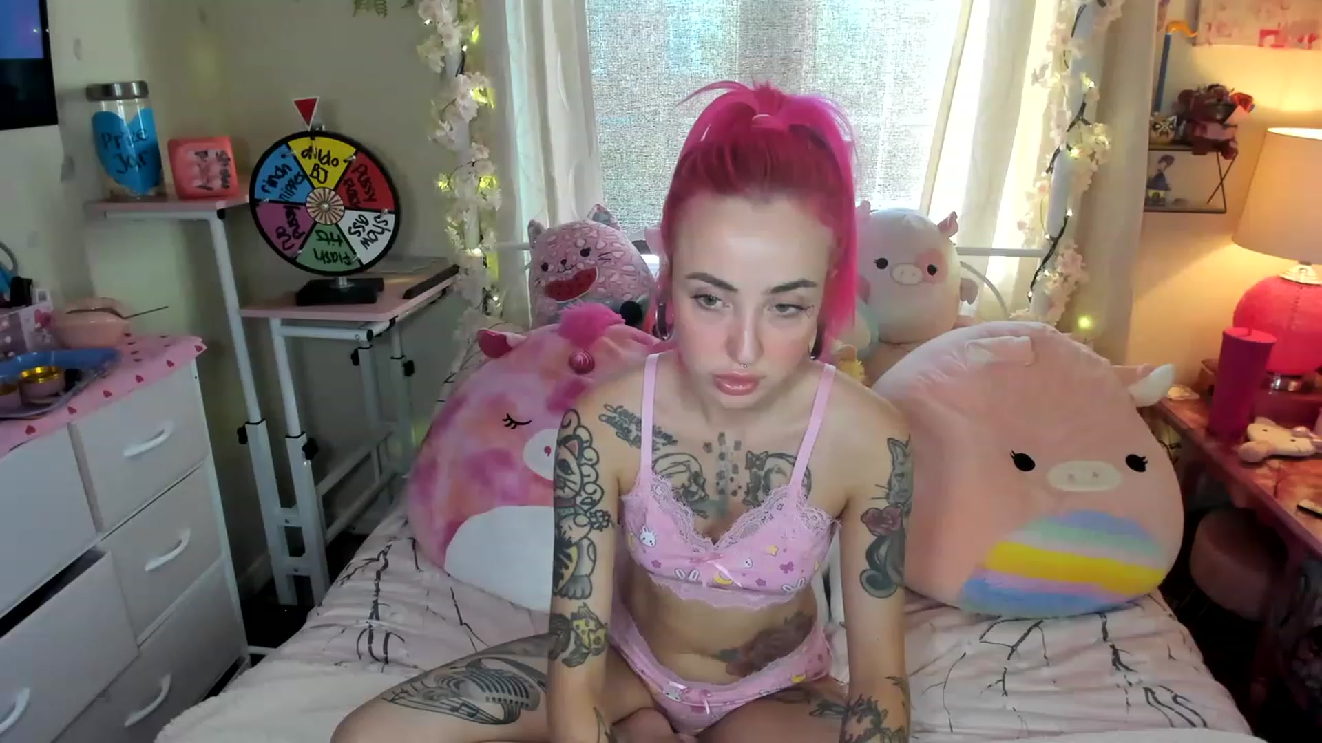 Gallery image thumbnail from LucyLovesick's myfreecams stream on, 06/21/2023, 22:29 image 4 of 20