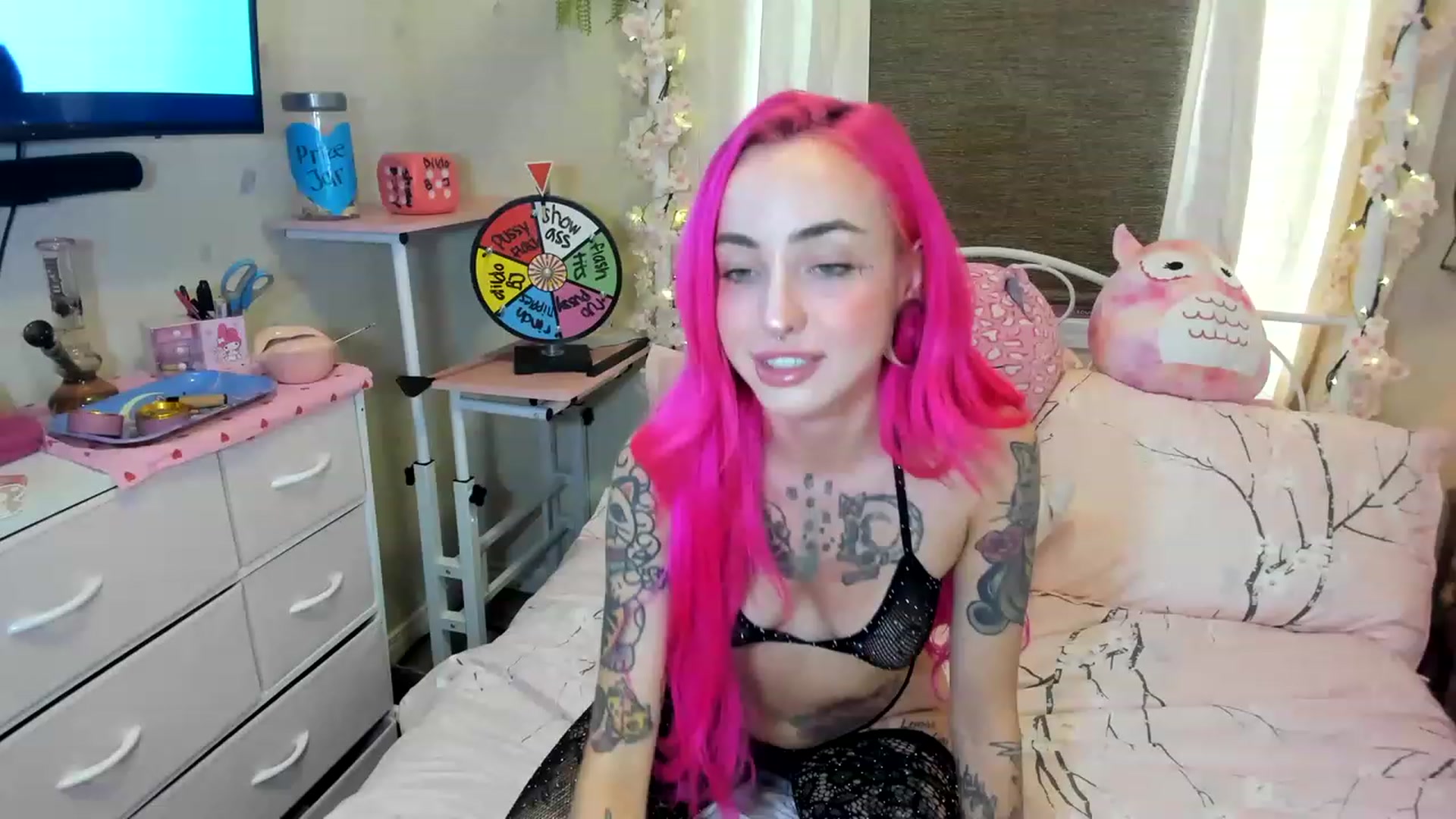 Gallery image thumbnail from LucyLovesick's myfreecams stream on, 06/27/2023, 22:17 image 19 of 20
