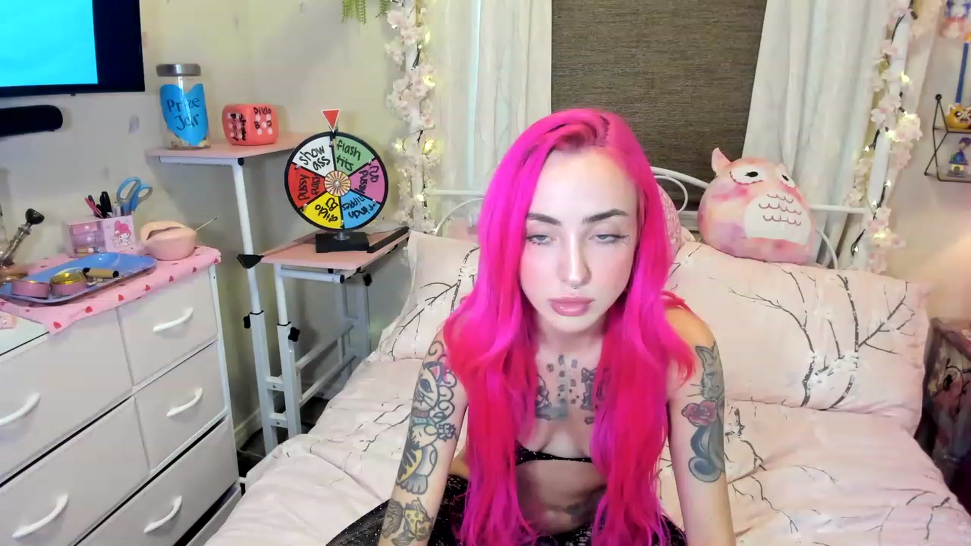 Gallery image thumbnail from LucyLovesick's myfreecams stream on, 06/27/2023, 22:17 image 9 of 20