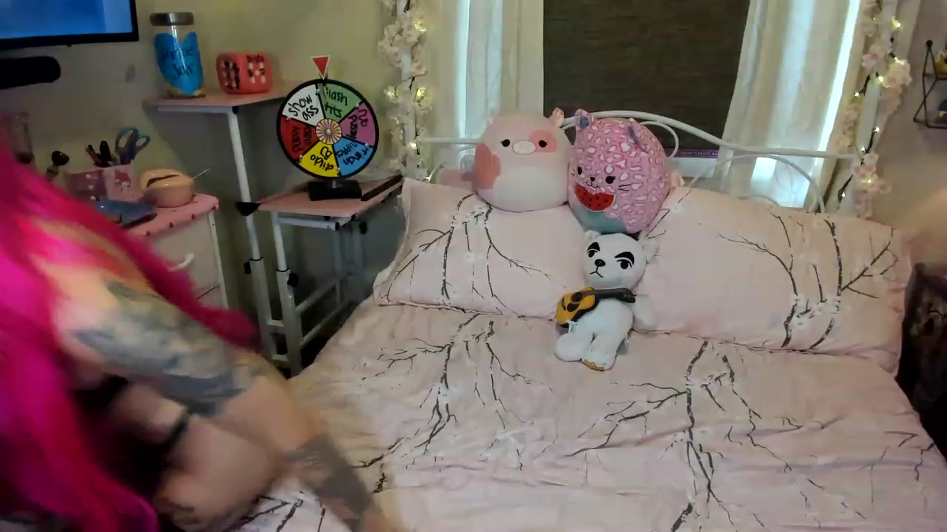 Gallery image thumbnail from LucyLovesick's myfreecams stream on, 06/27/2023, 22:17 image 5 of 20