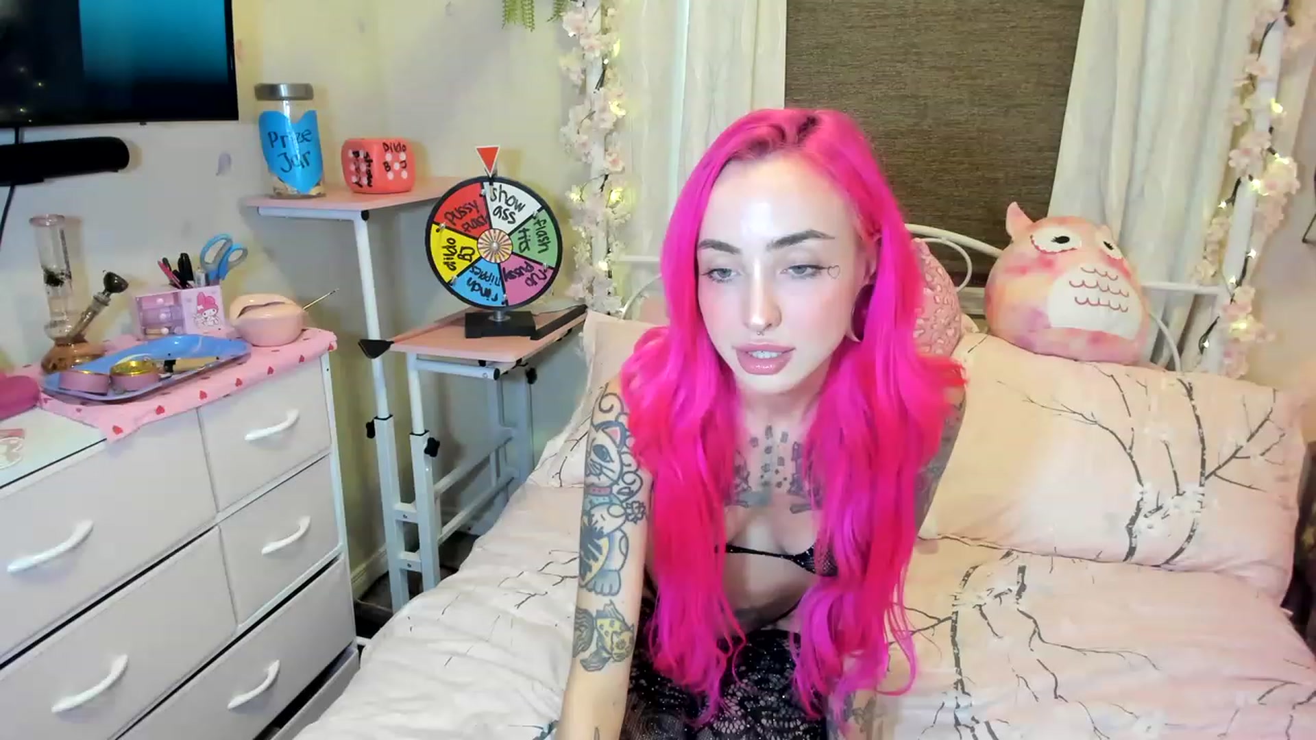 Gallery image thumbnail from LucyLovesick's myfreecams stream on, 06/27/2023, 22:17 image 12 of 20