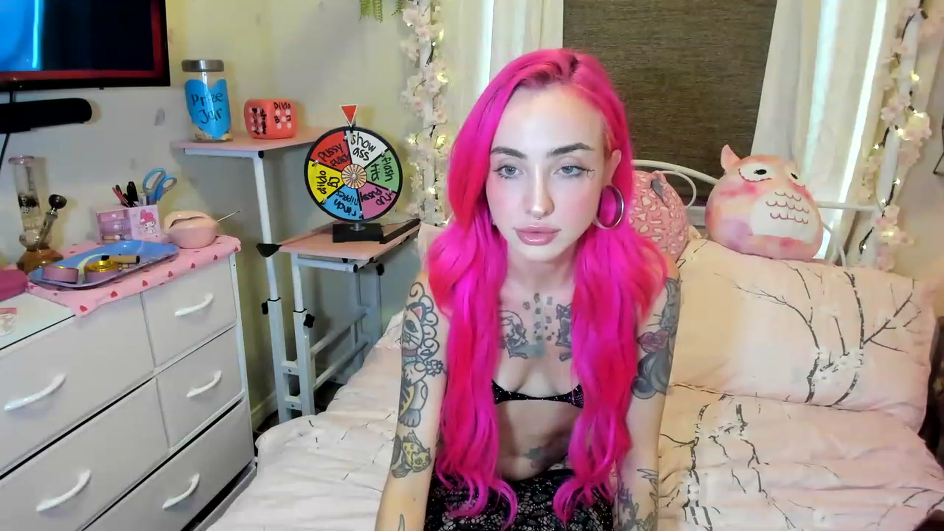 Gallery image thumbnail from LucyLovesick's myfreecams stream on, 06/27/2023, 22:17 image 15 of 20