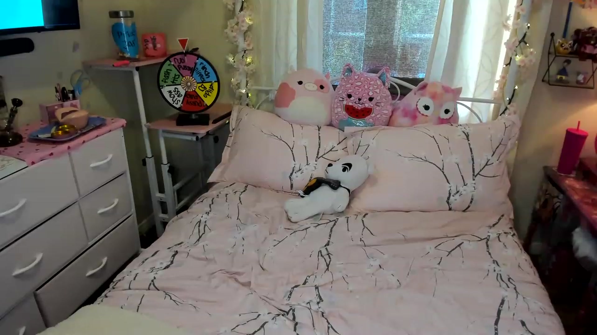 Gallery image thumbnail from LucyLovesick's myfreecams stream on, 07/03/2023, 22:38 image 15 of 20