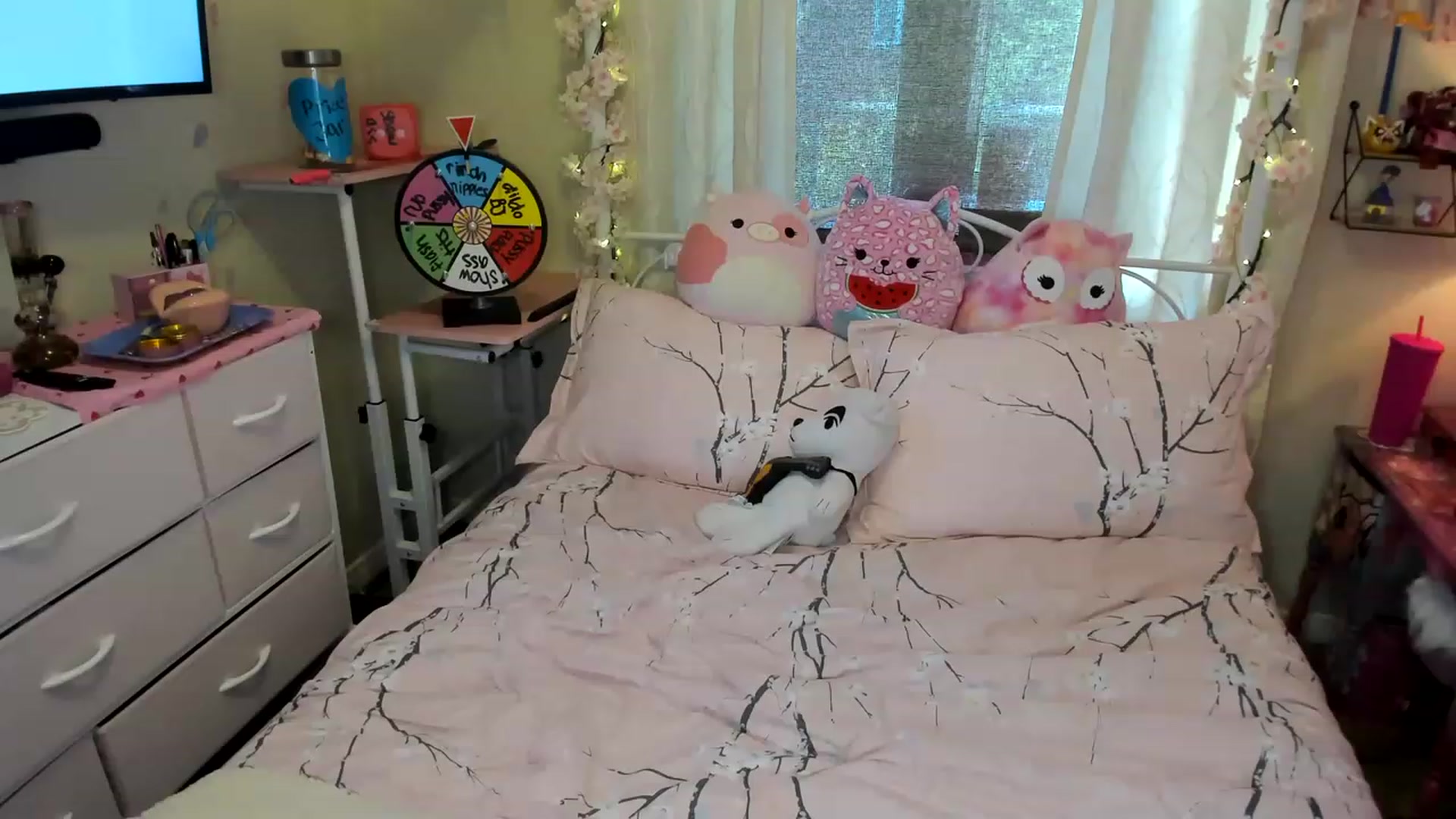 Gallery image thumbnail from LucyLovesick's myfreecams stream on, 07/03/2023, 22:38 image 9 of 20